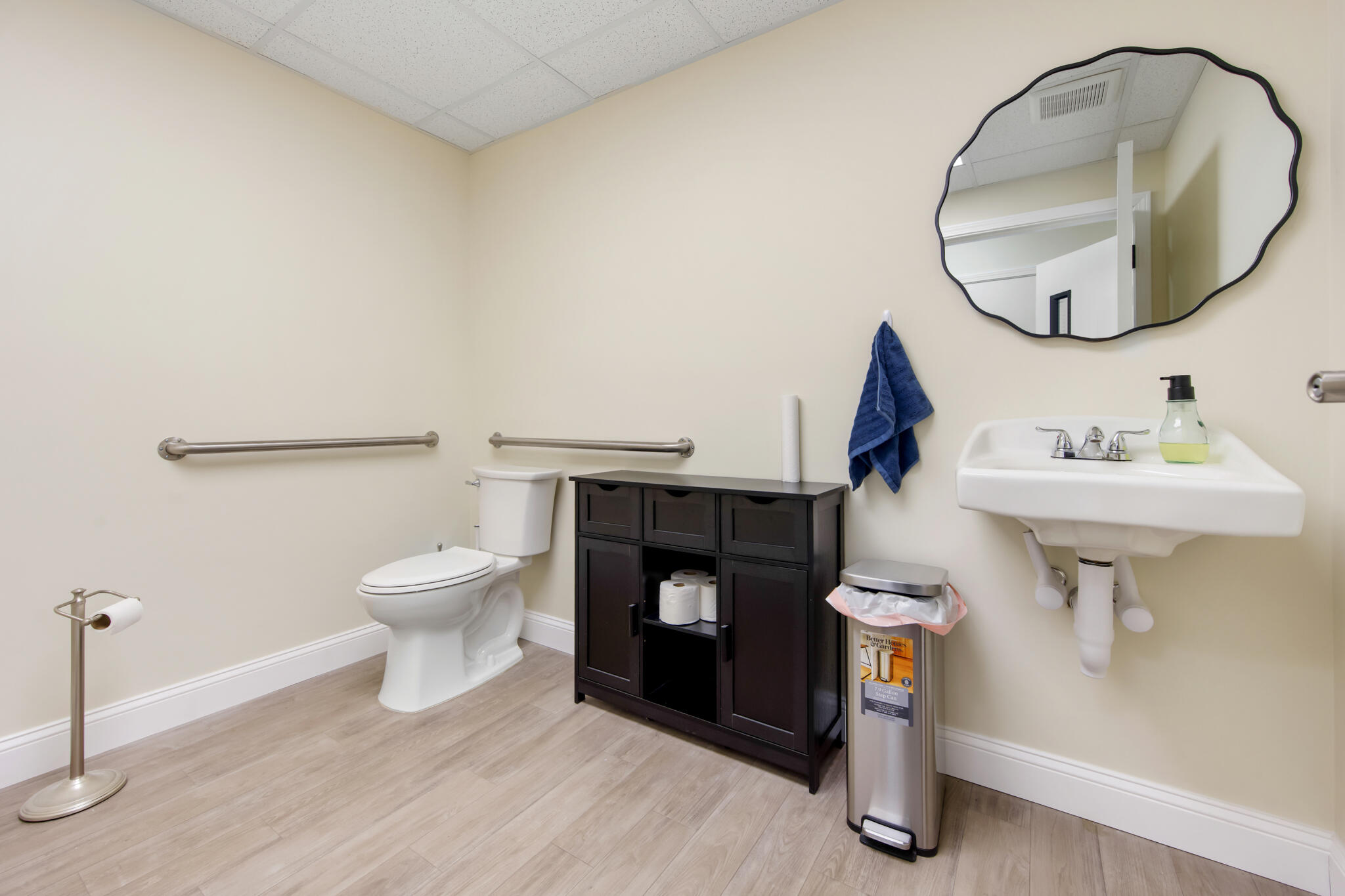 main property photo 30