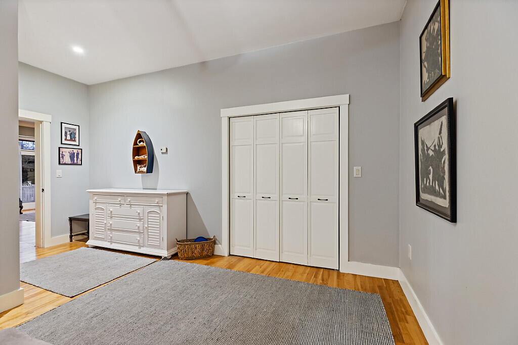 property viewer photo 25