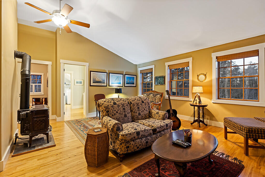 property viewer photo 44