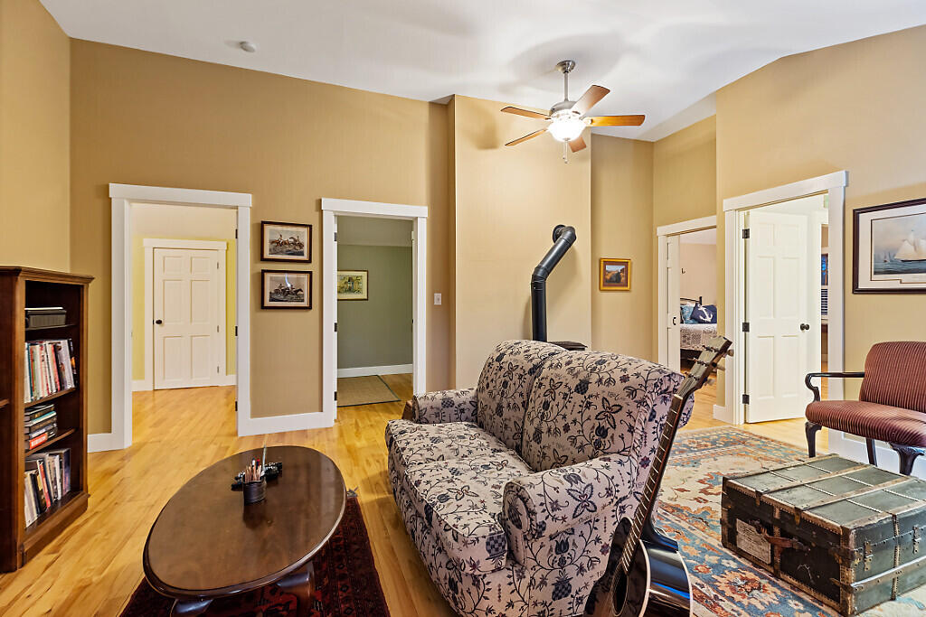 property viewer photo 45