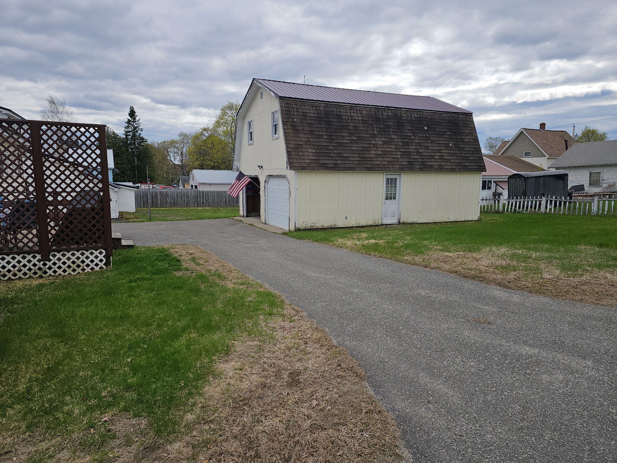 main property photo 28