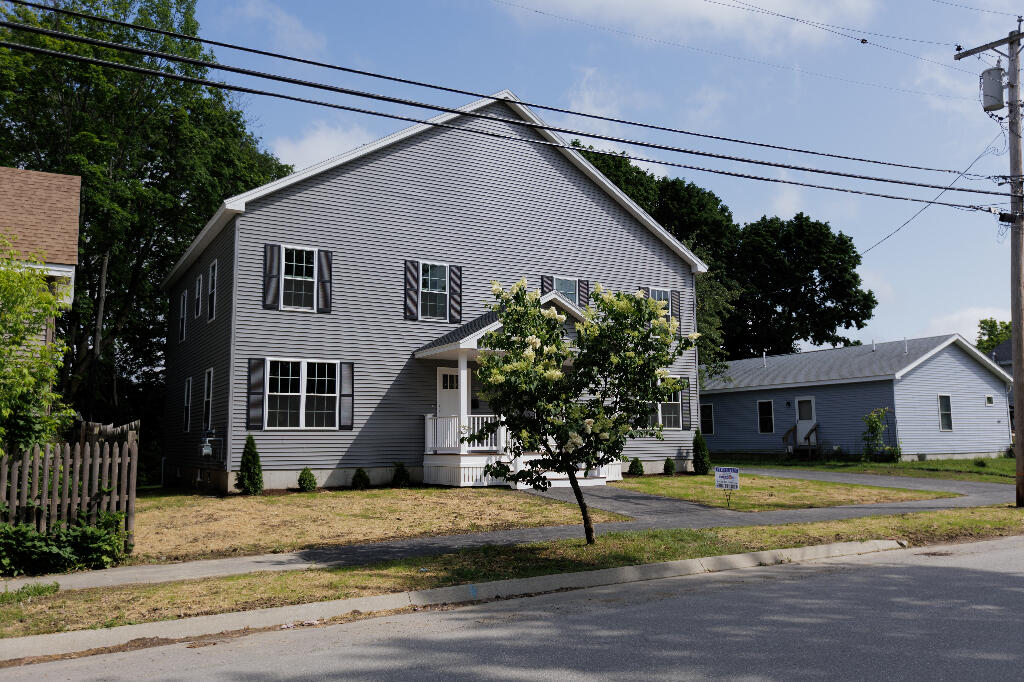 main property photo 74