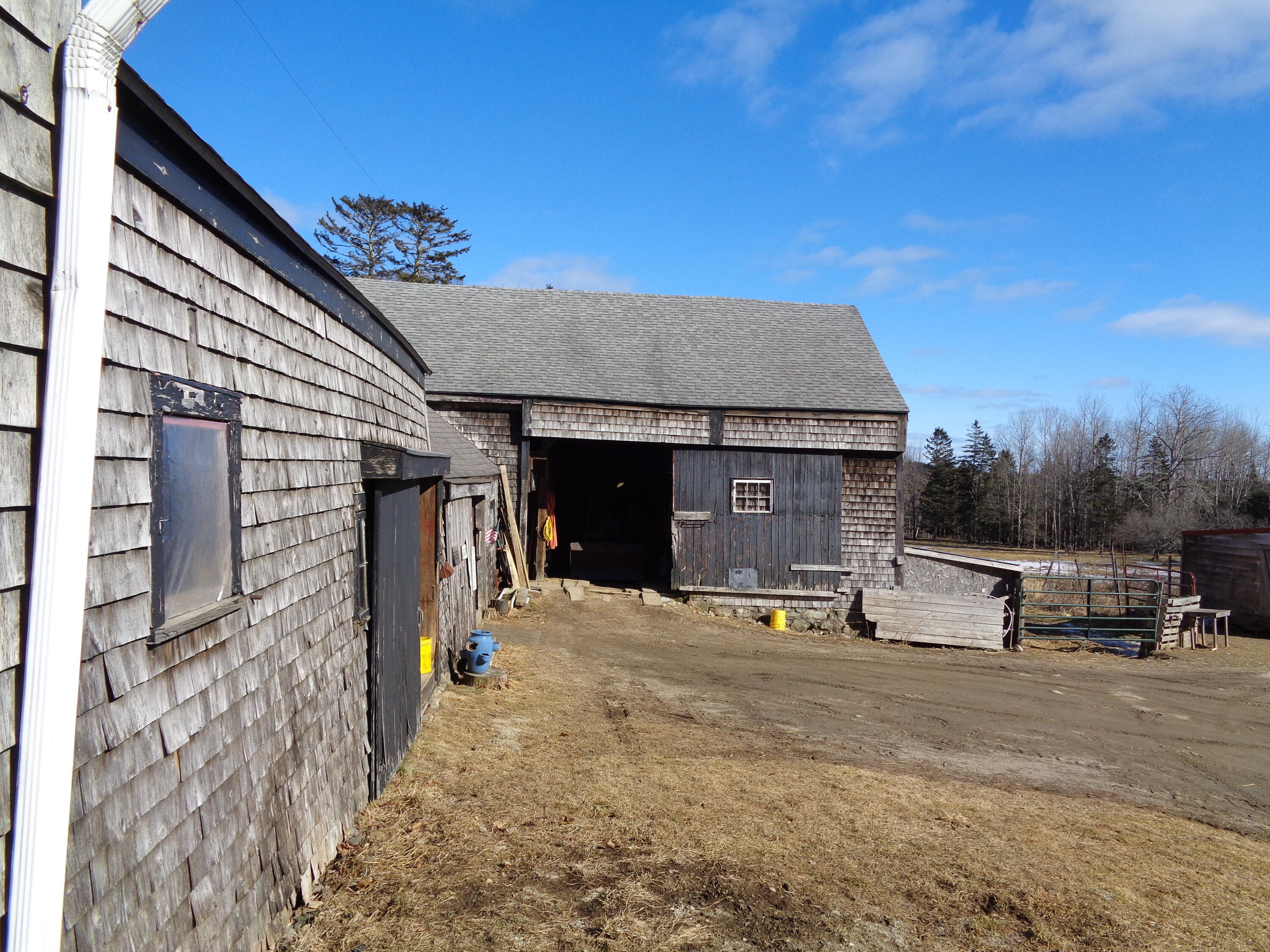 main property photo 28