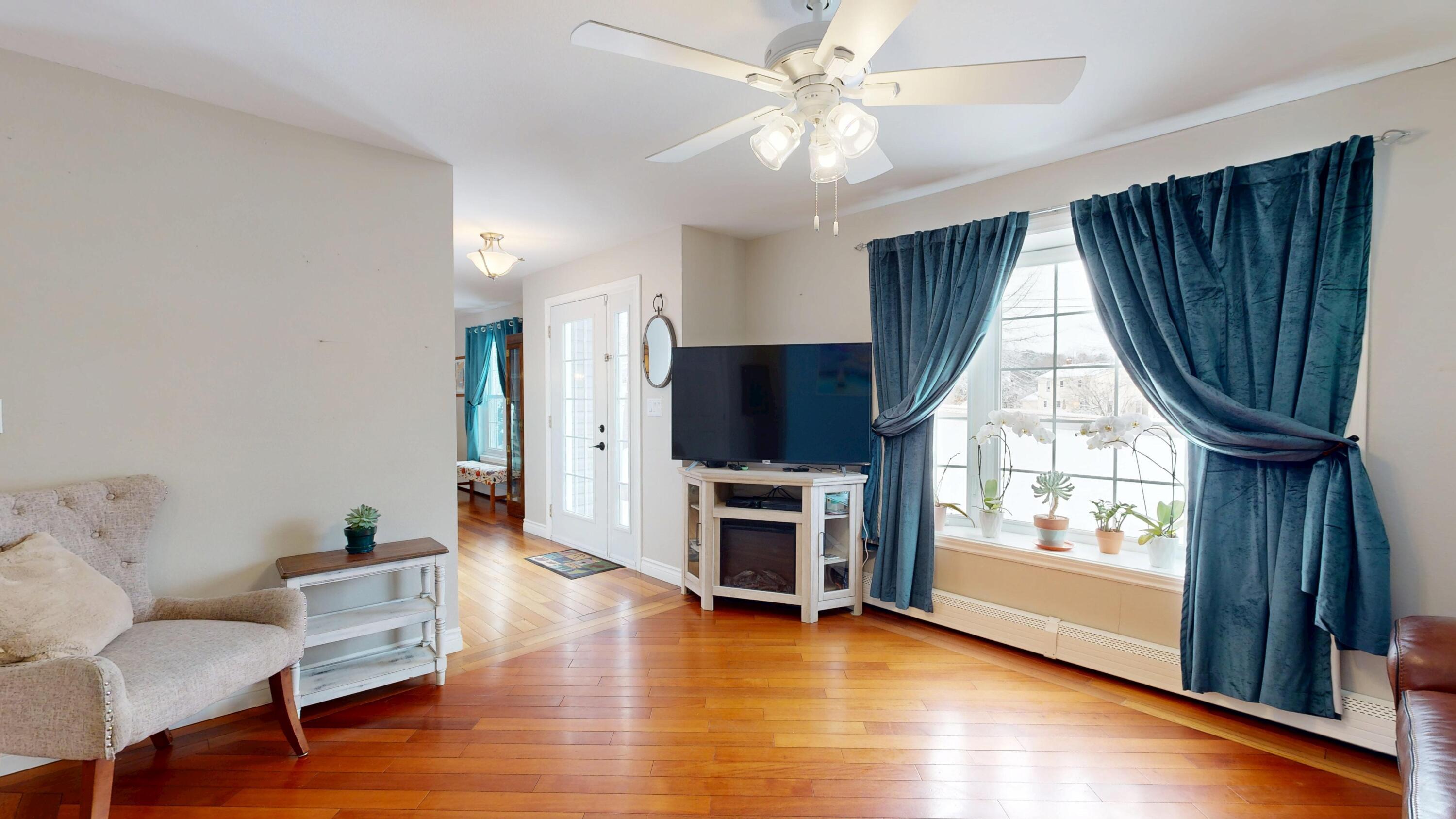 property viewer photo 3