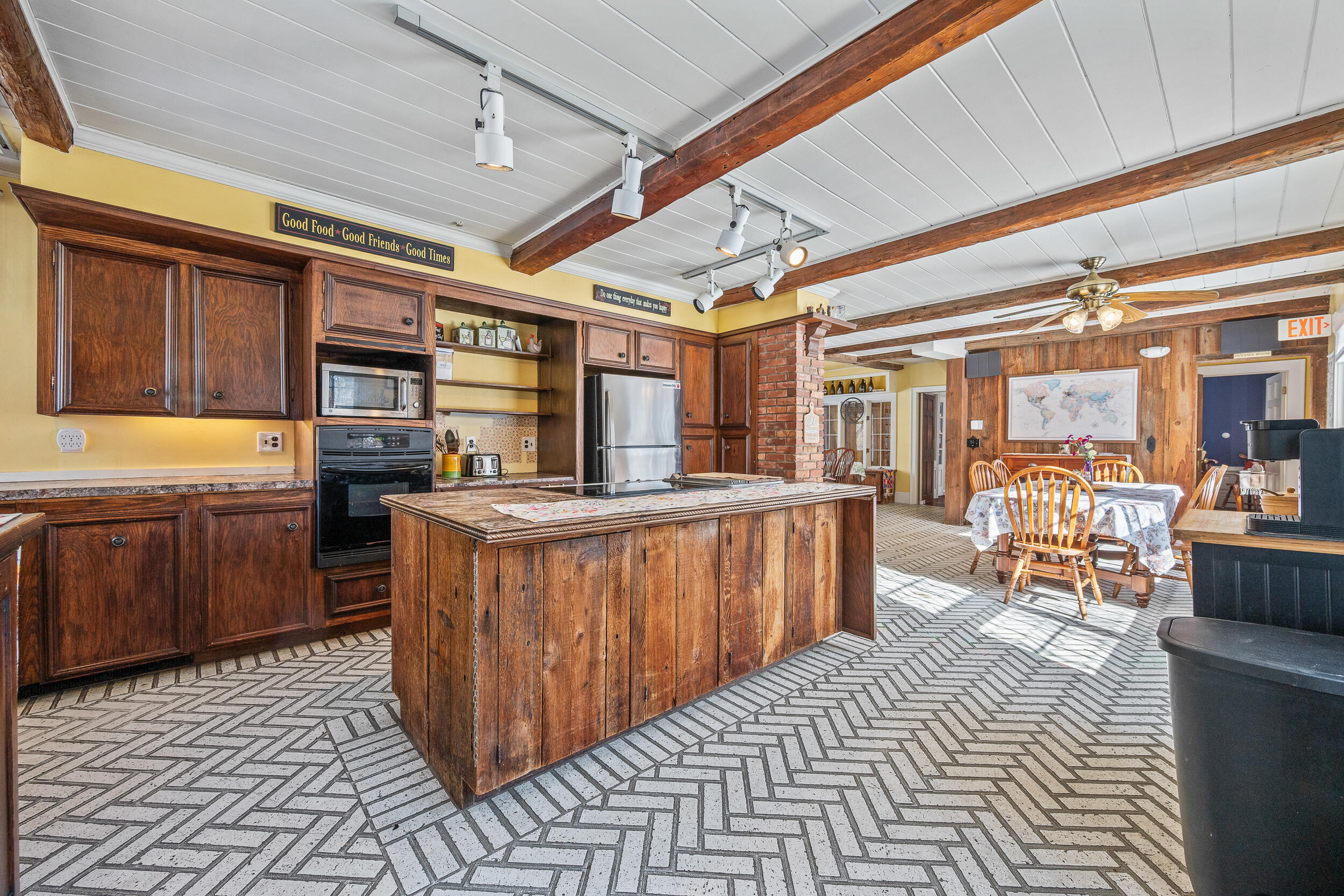main property photo 9