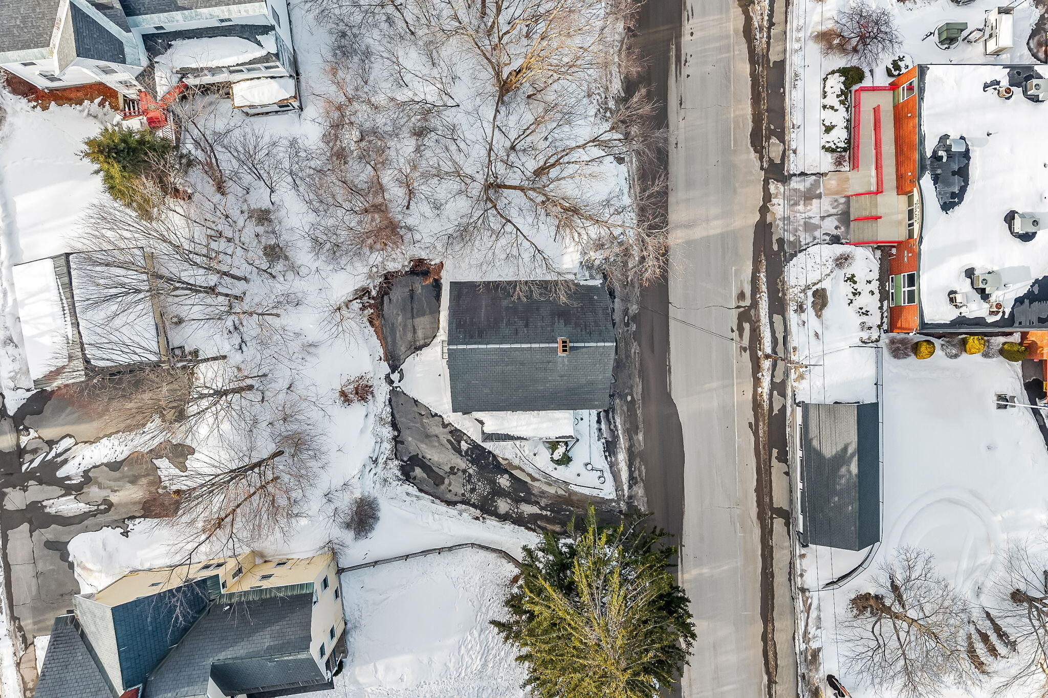 main property photo 33