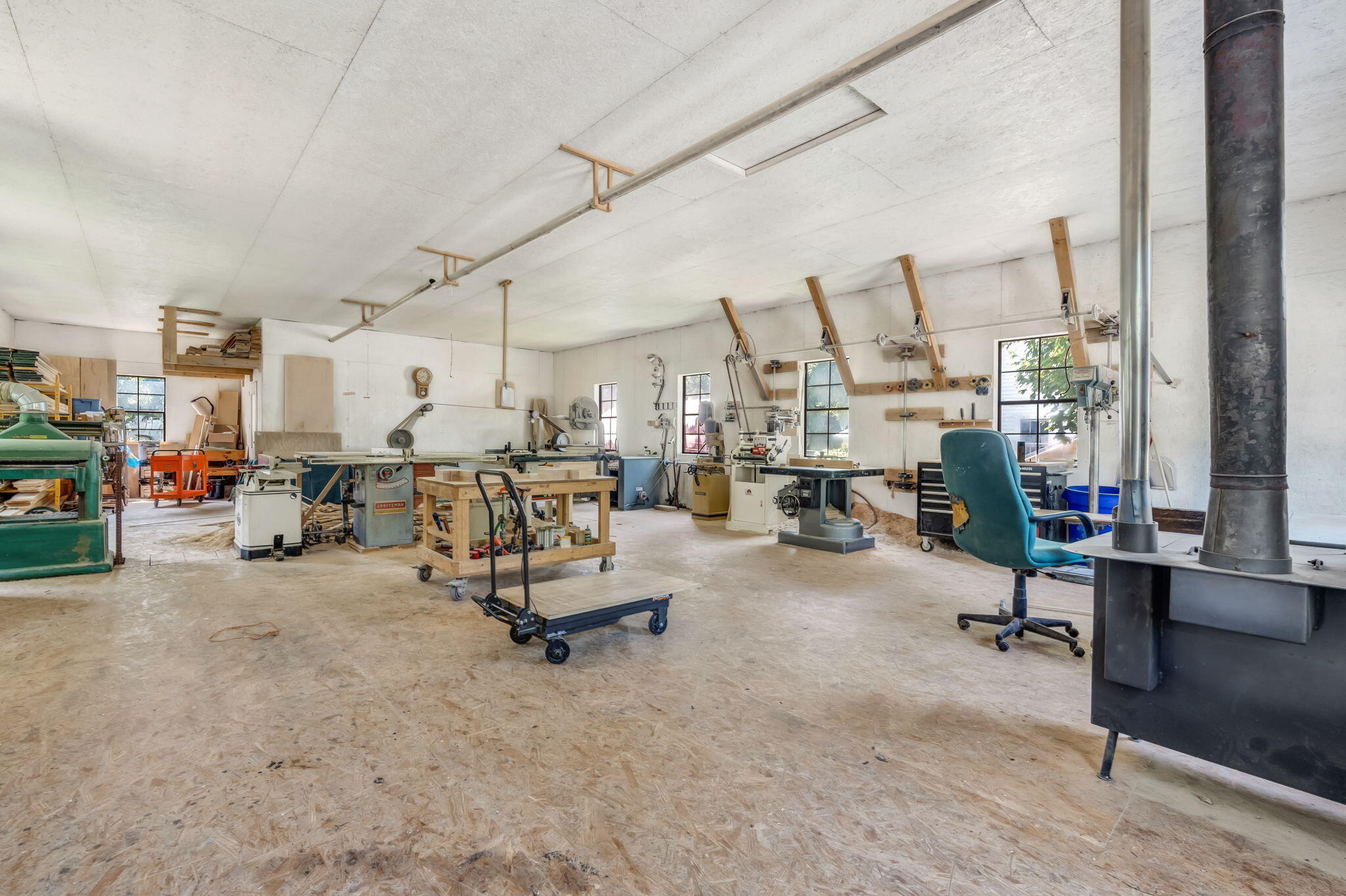main property photo 37