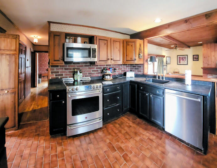 main property photo 9