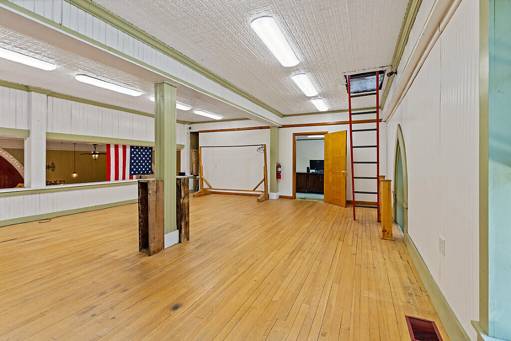 main property photo 33