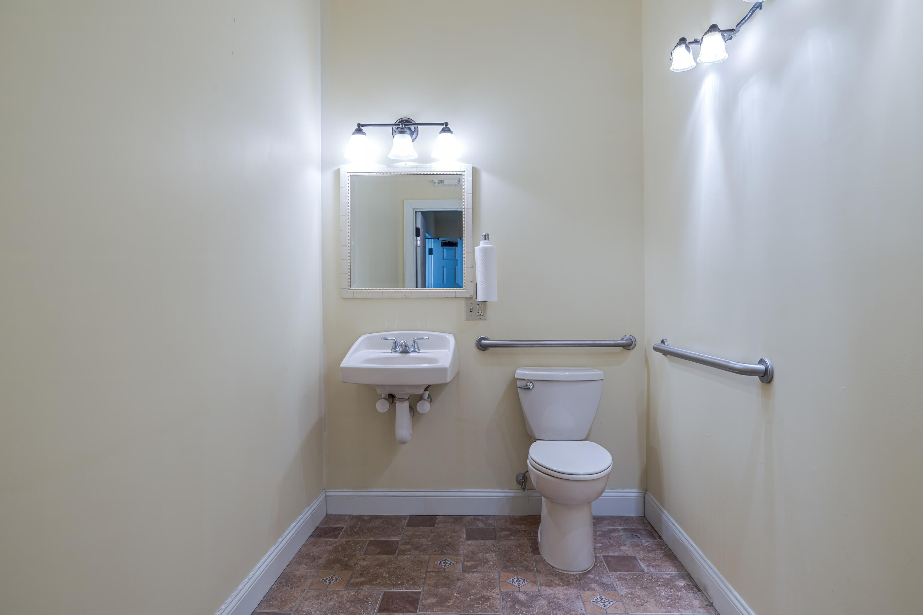 main property photo 37