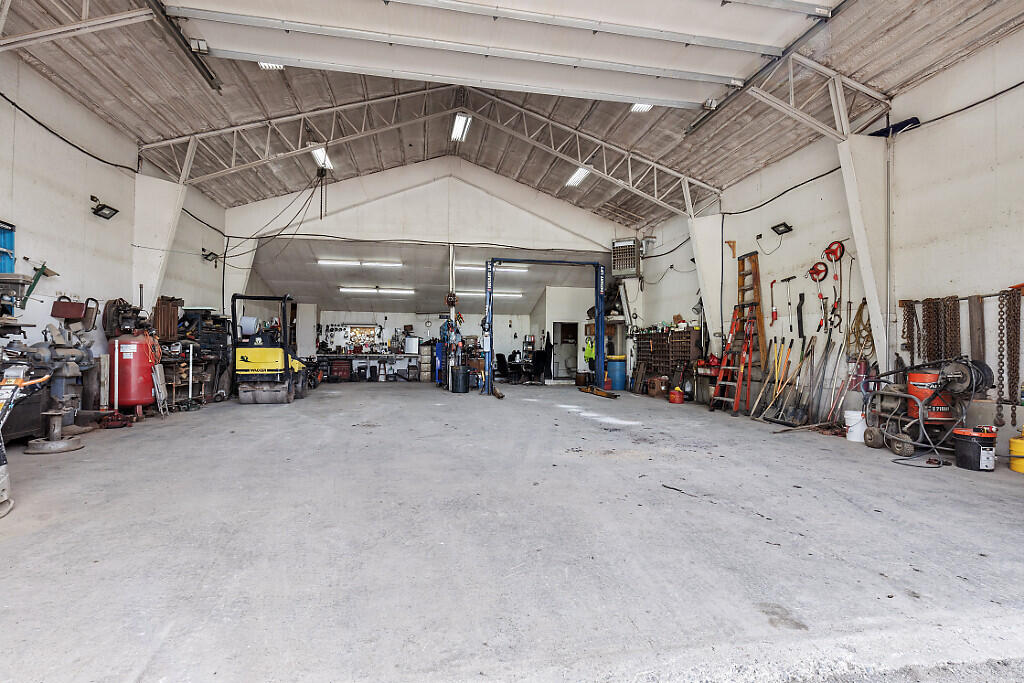 main property photo 20