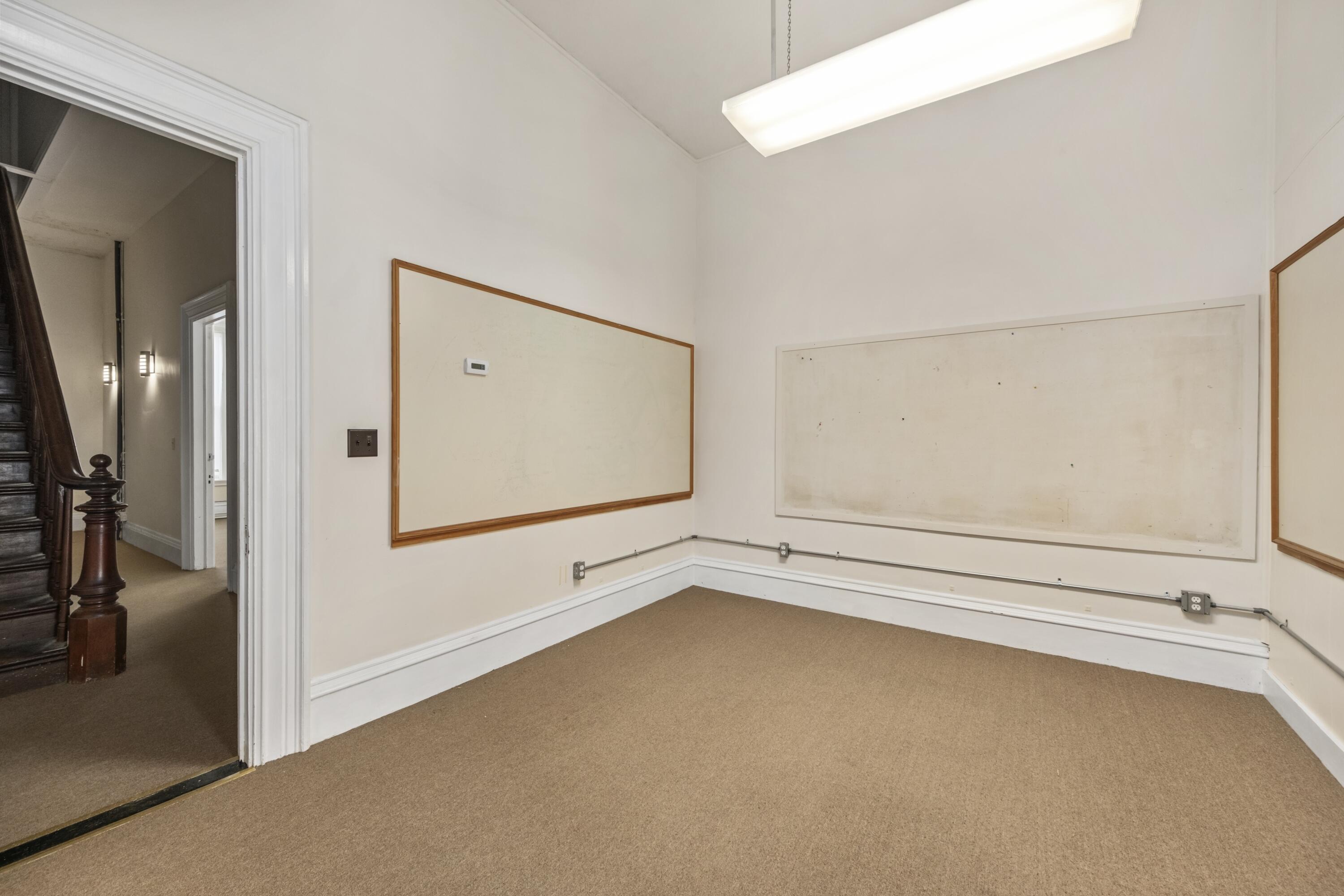main property photo 50