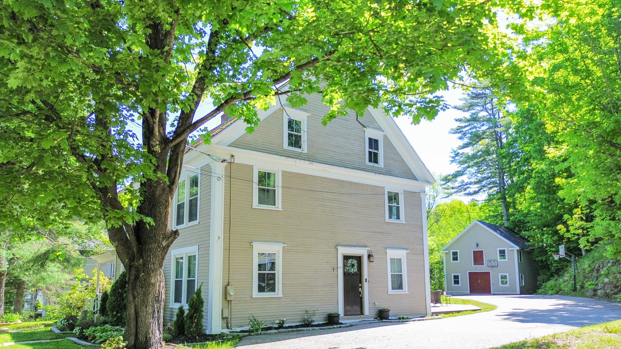 main property photo 9
