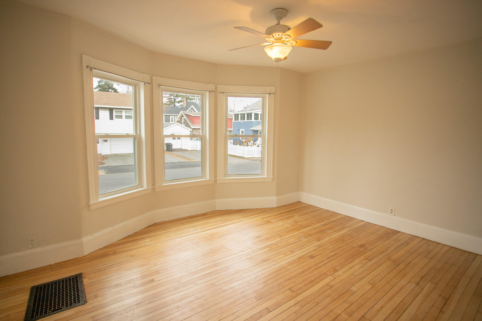 property viewer photo 2