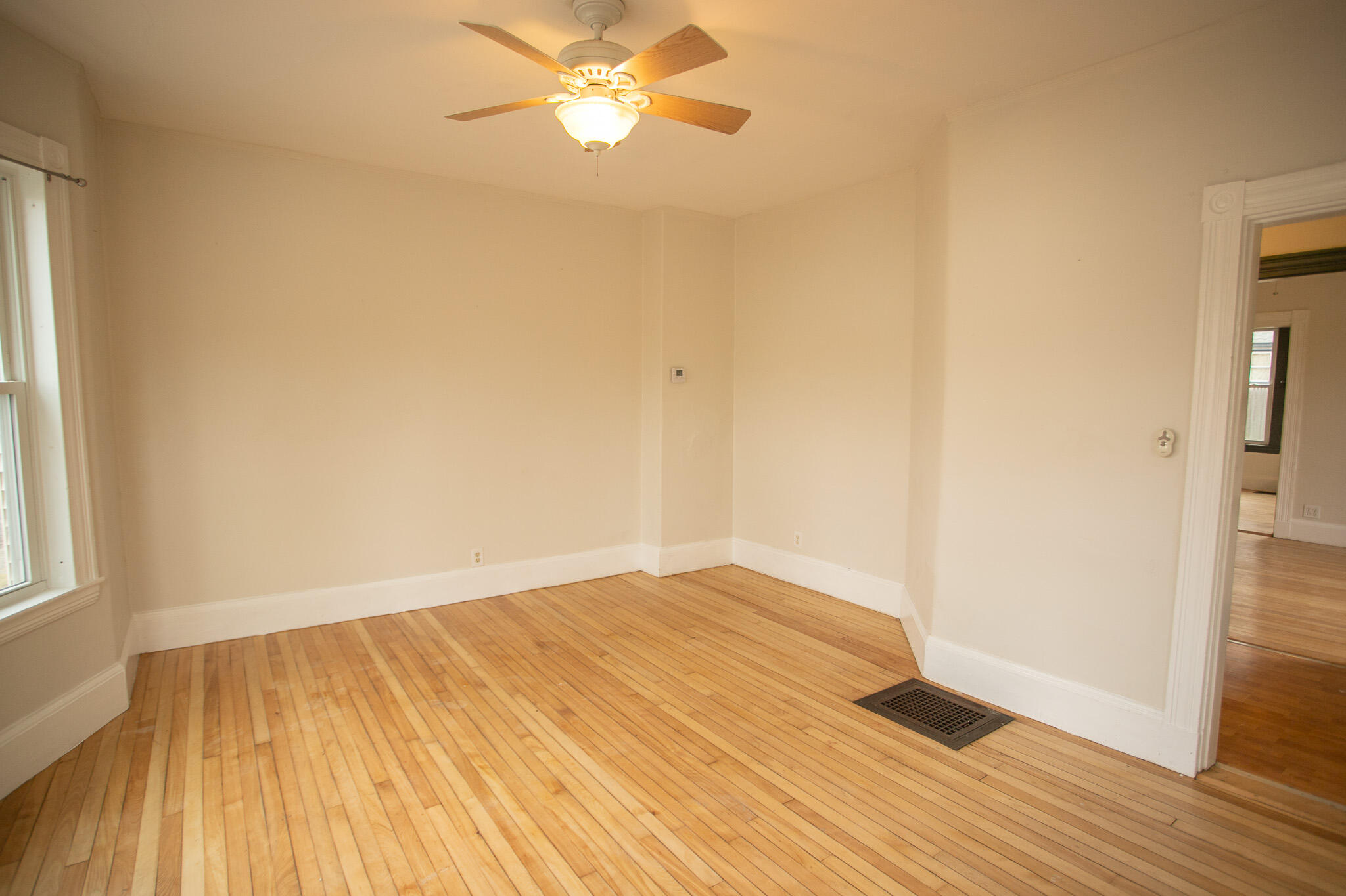 property viewer photo 3