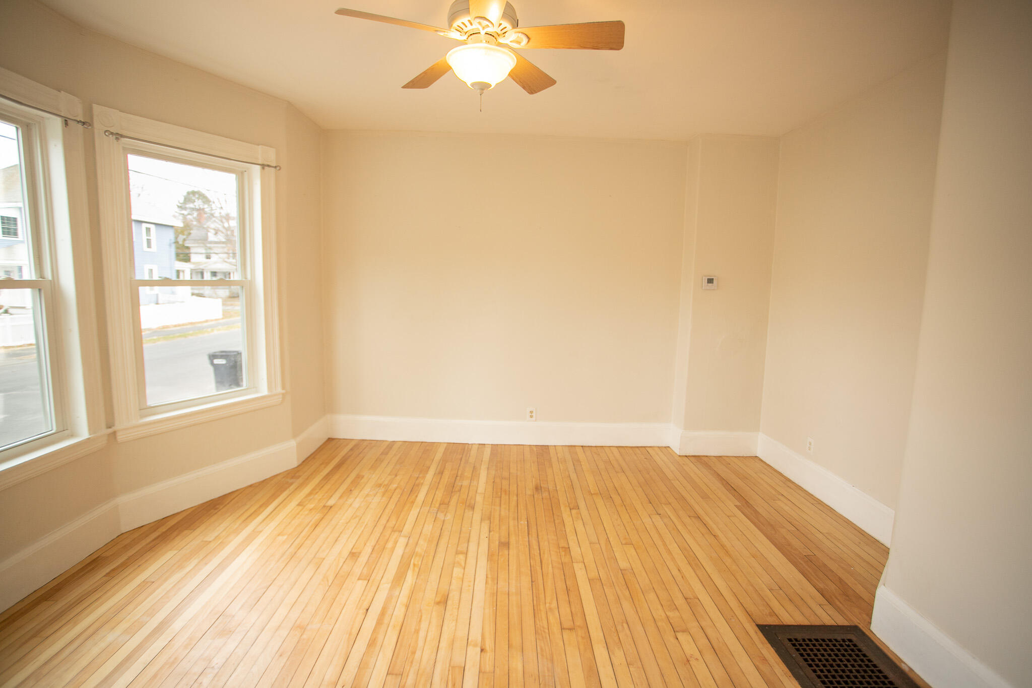 property viewer photo 4