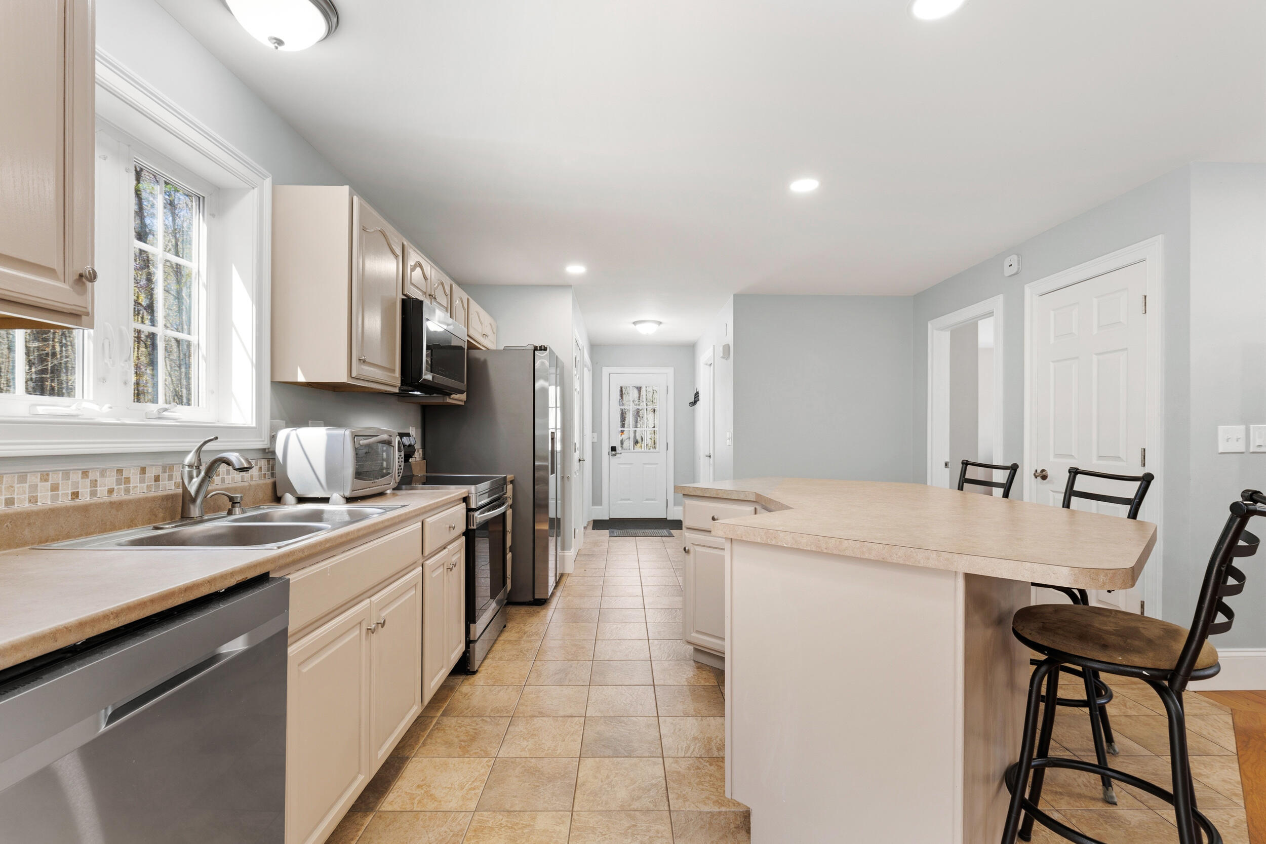 main property photo 11
