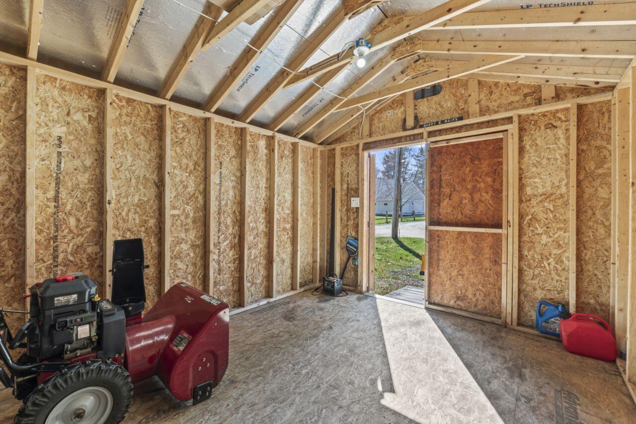 main property photo 40