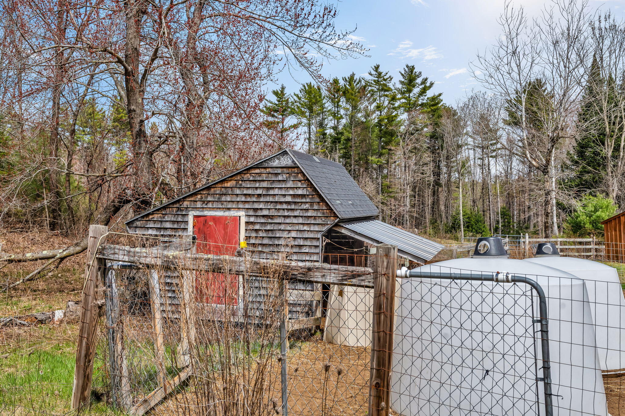 main property photo 13