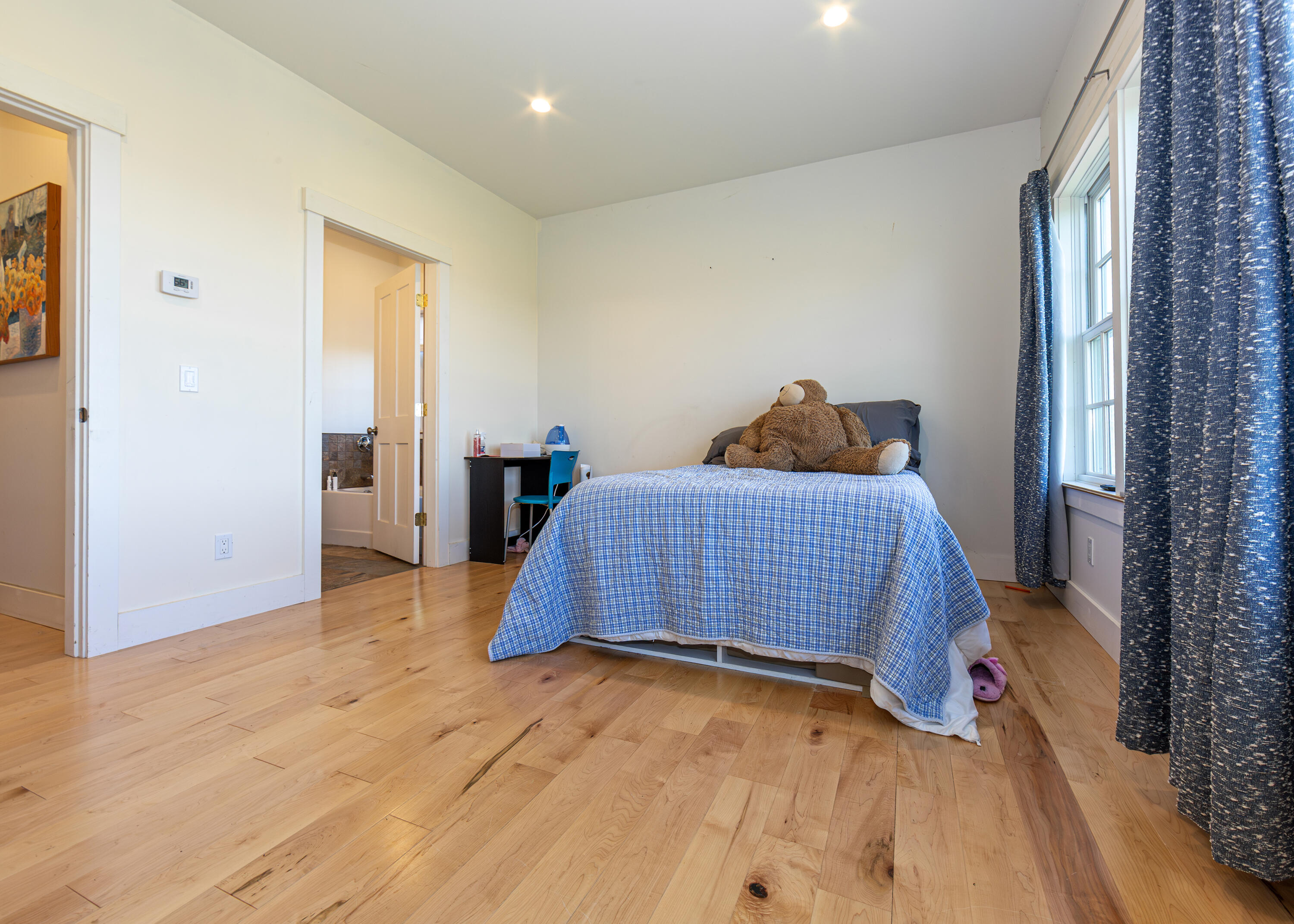 main property photo 12