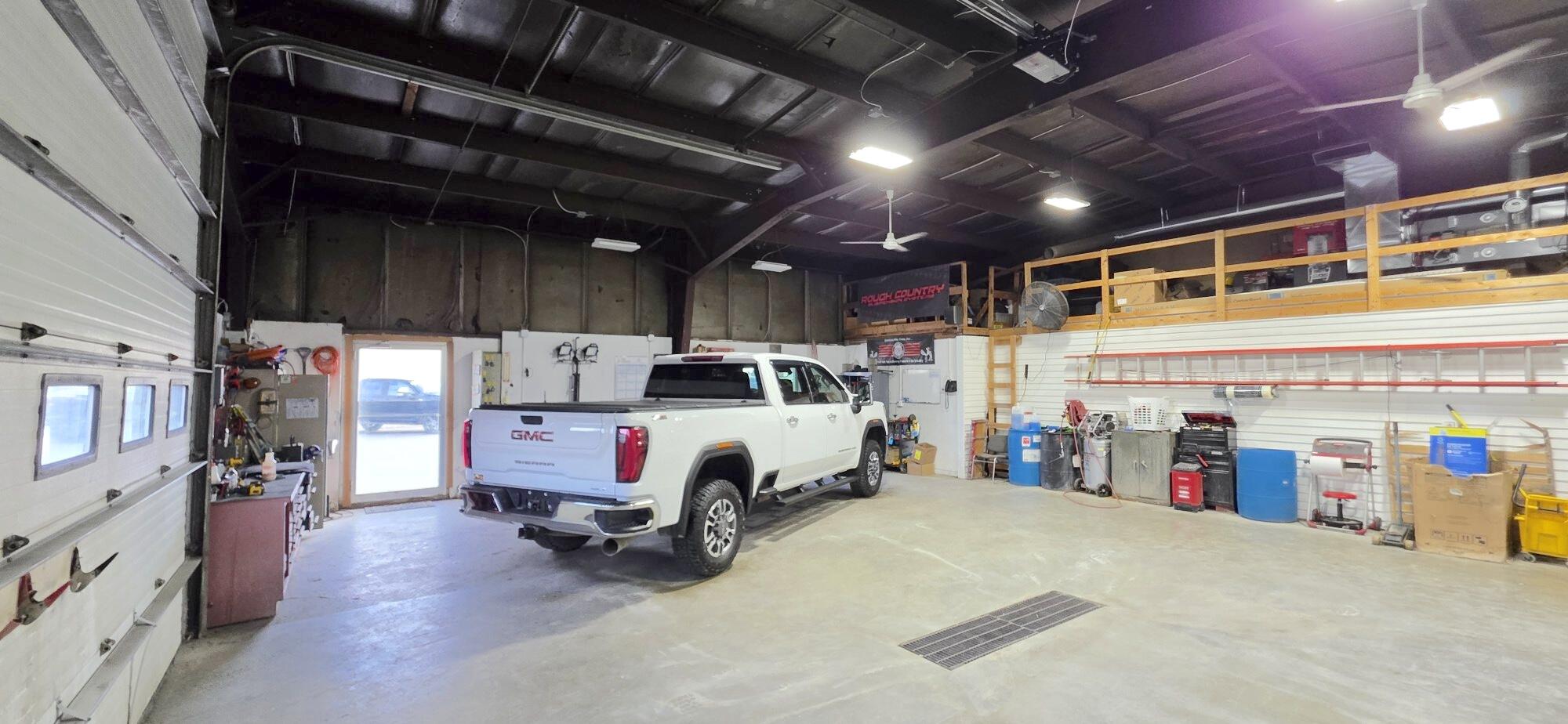 main property photo 33