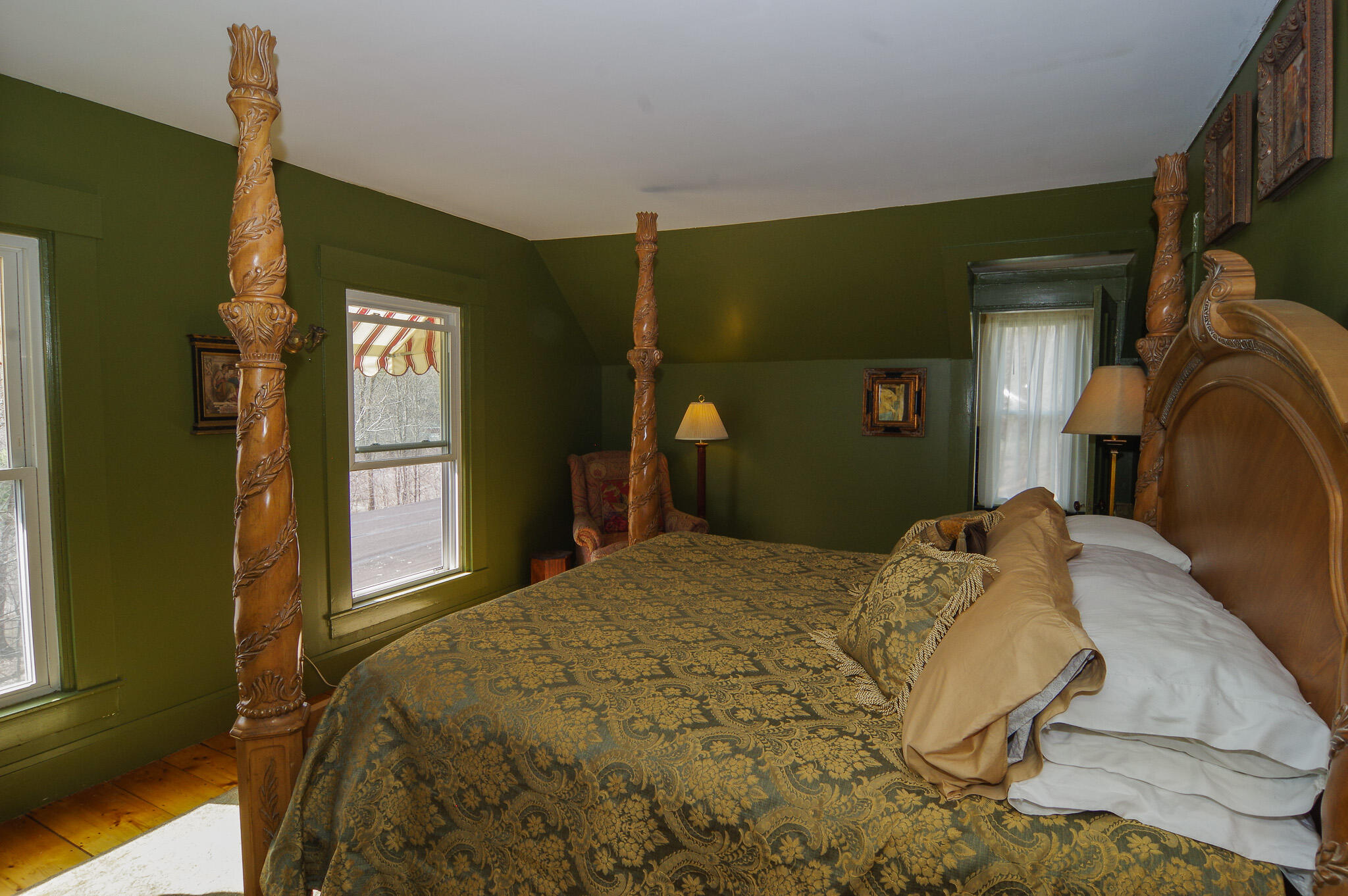 main property photo 40