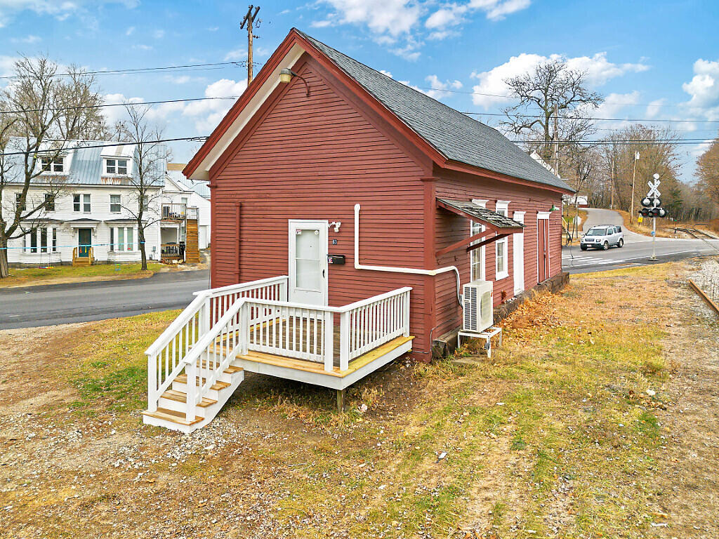 main property photo 30
