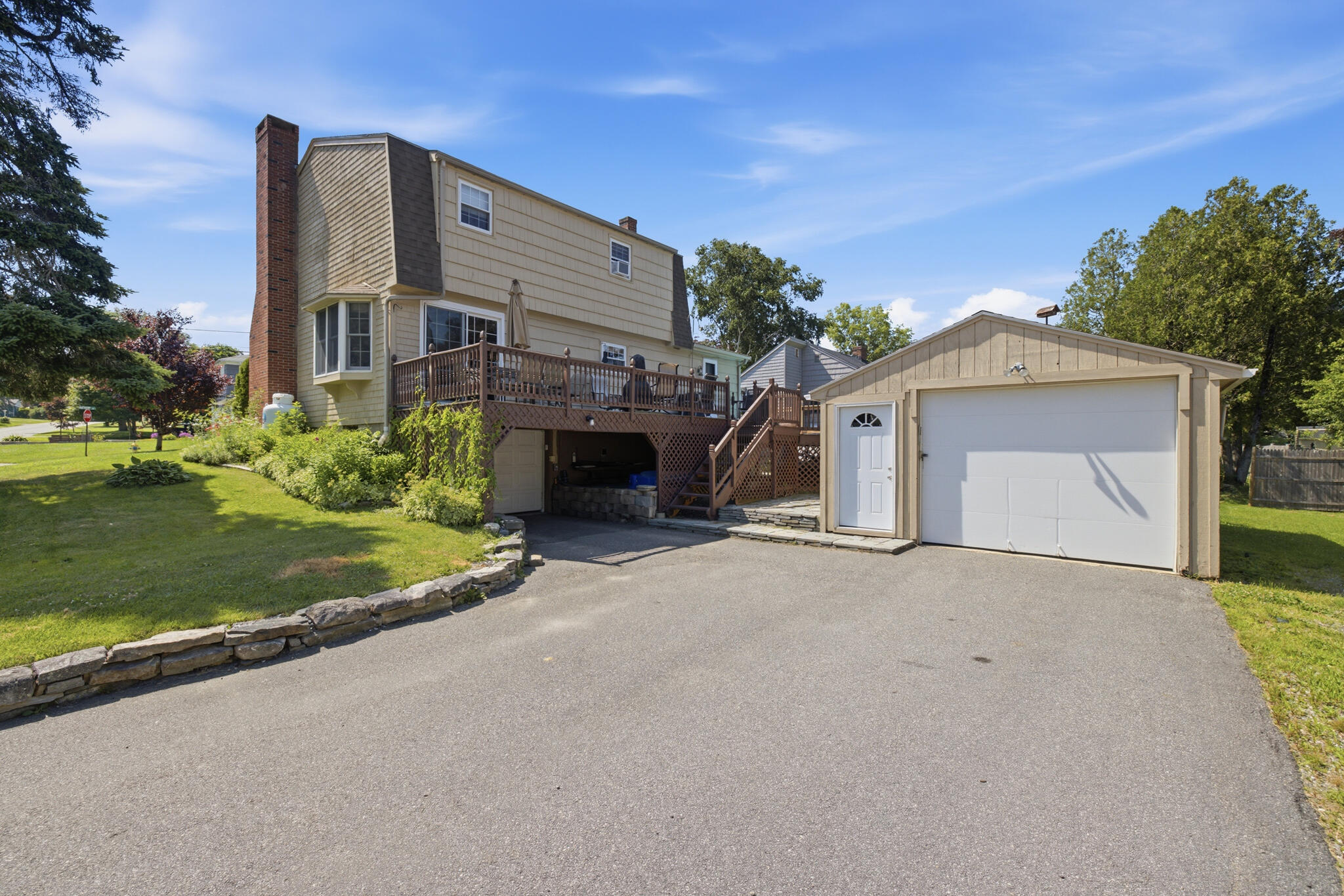 main property photo 28