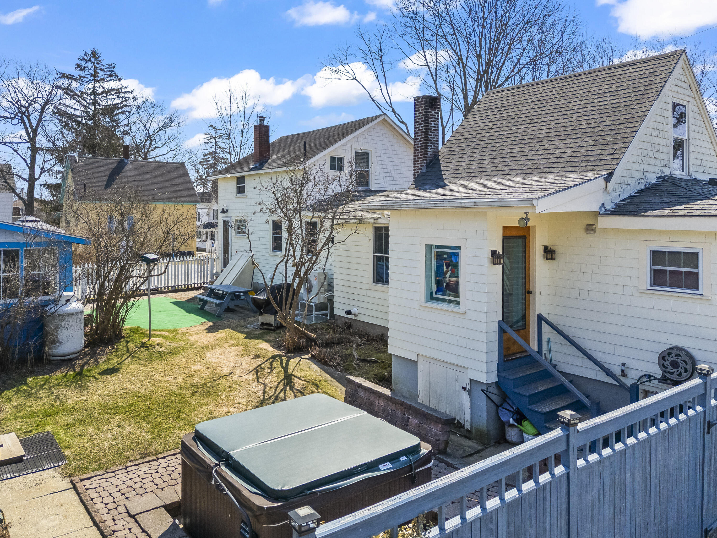 main property photo 30