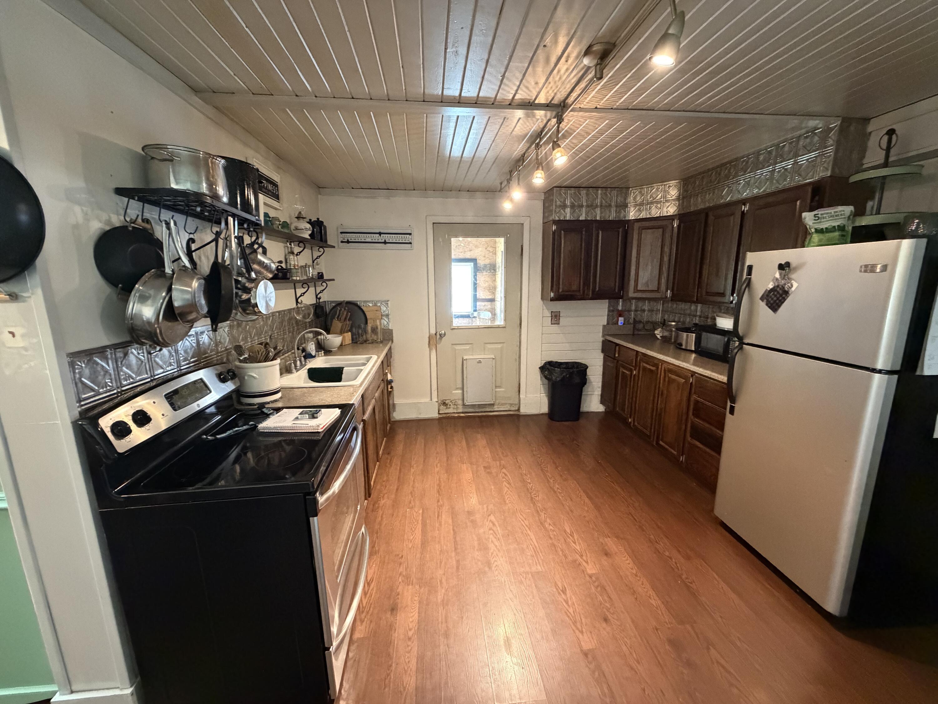 main property photo 5