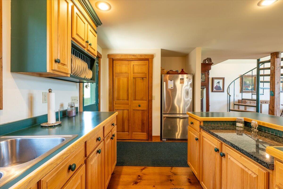 main property photo 9