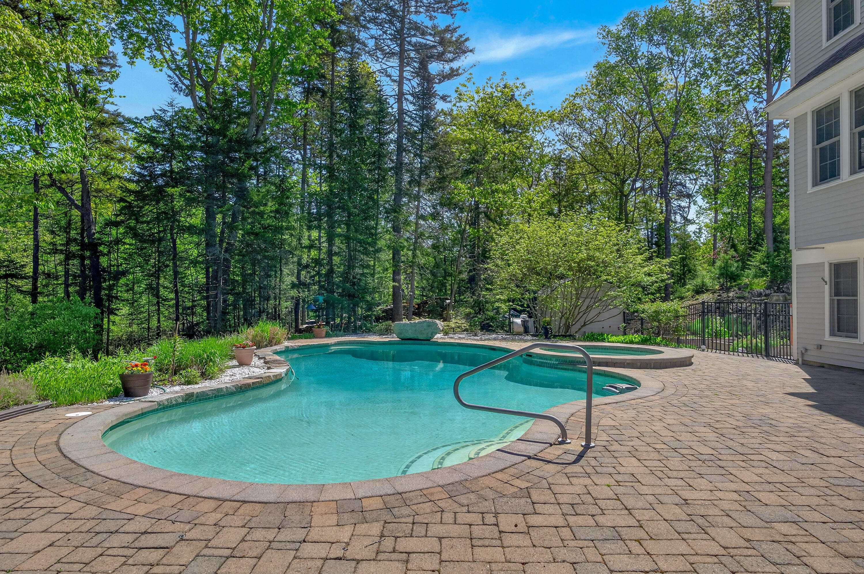main property photo 49
