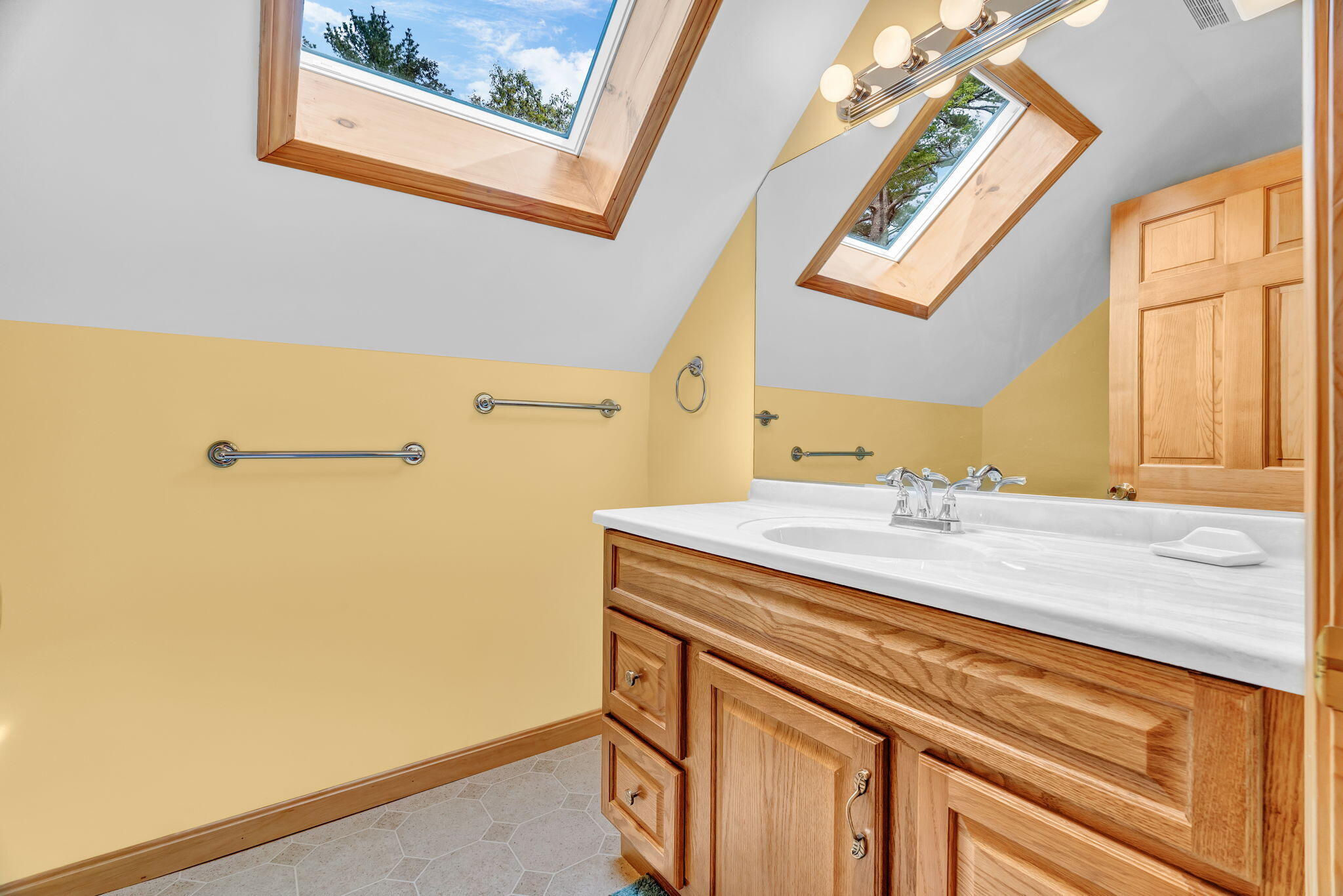 main property photo 28