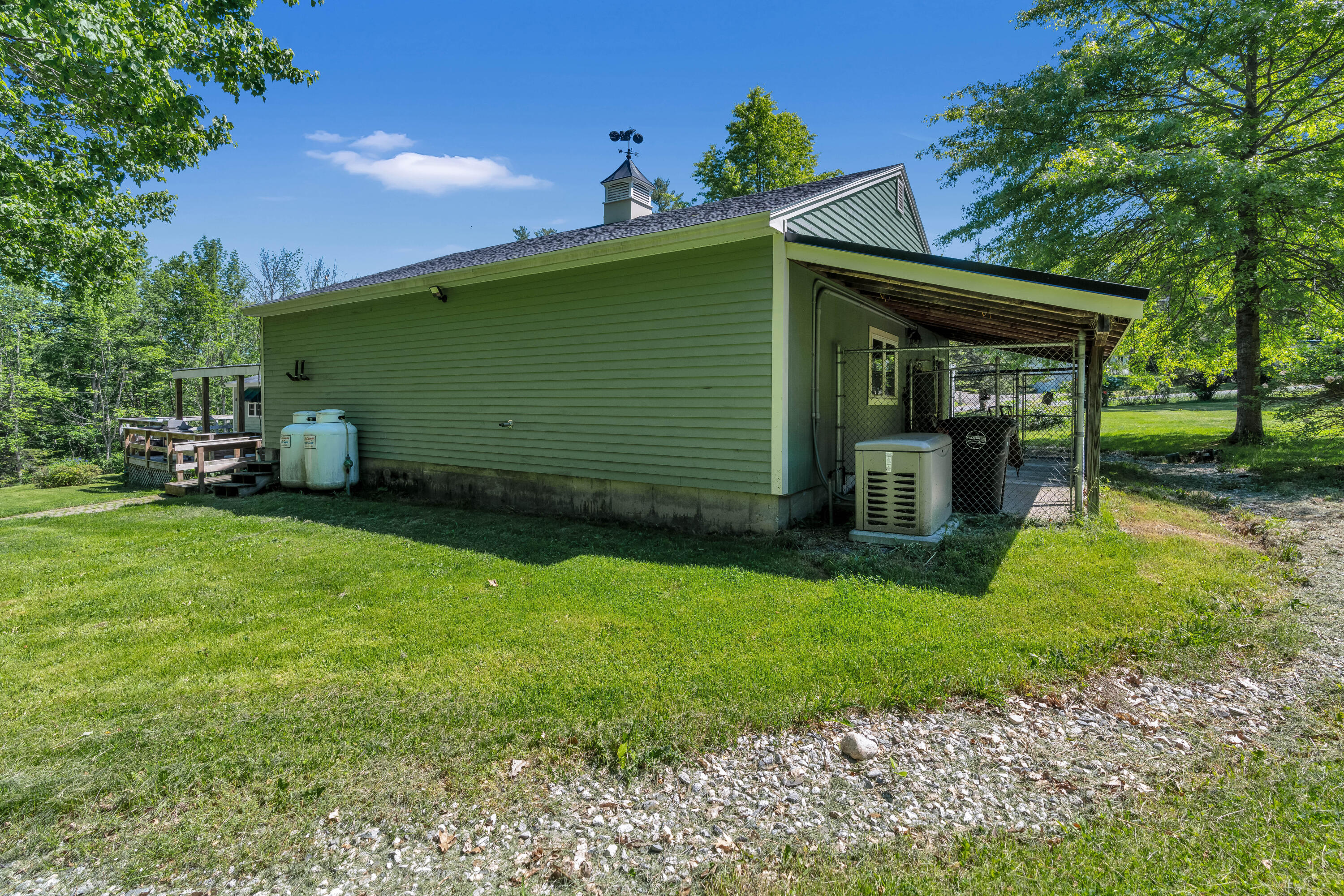 main property photo 32