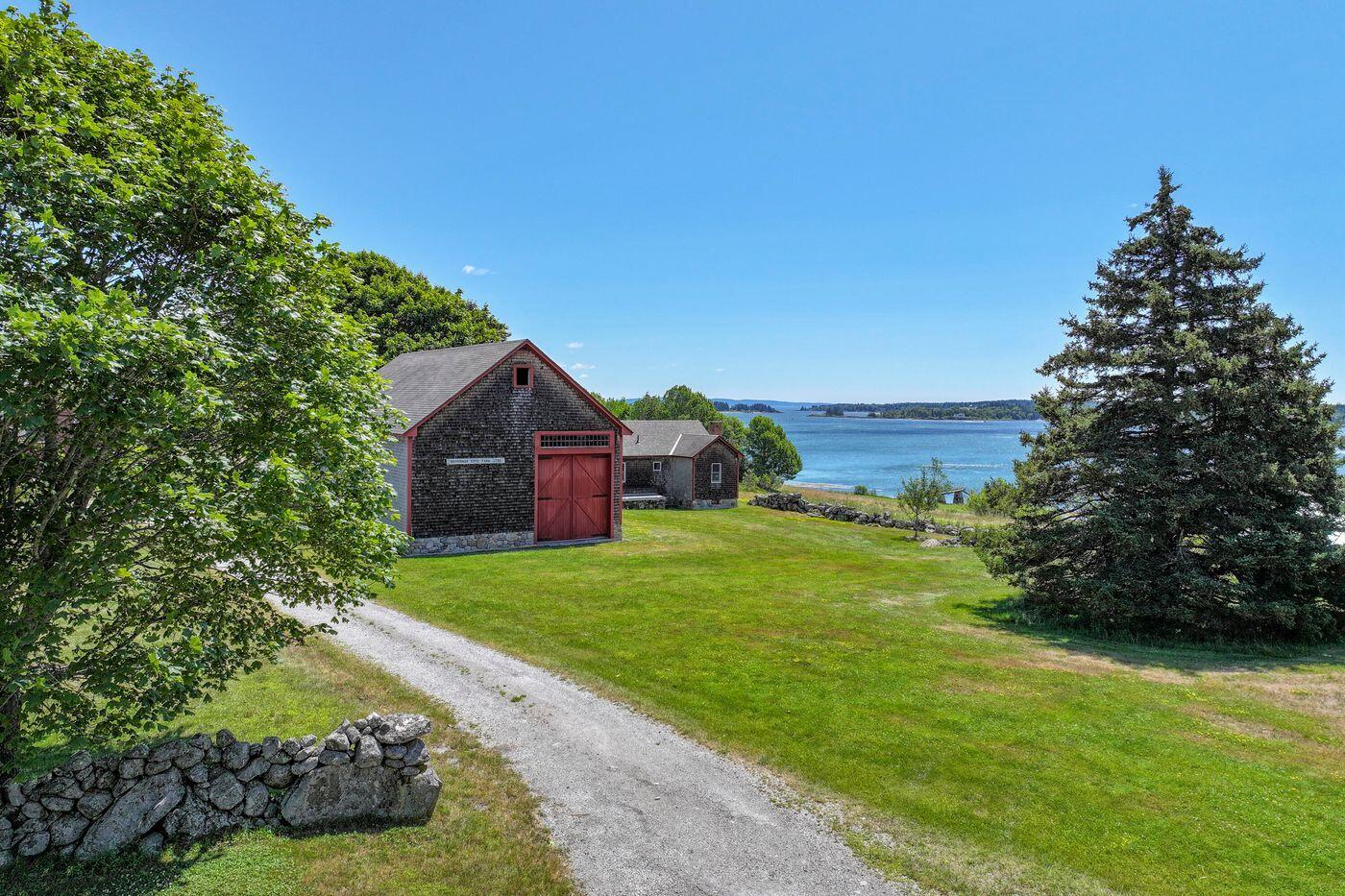 main property photo 40