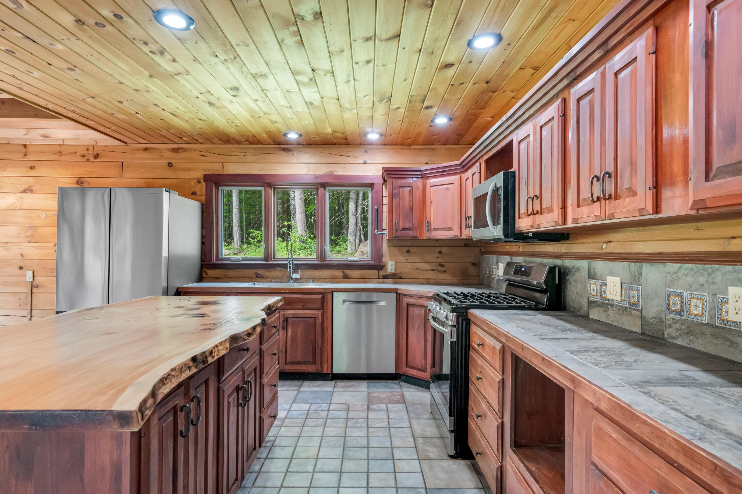 main property photo 20