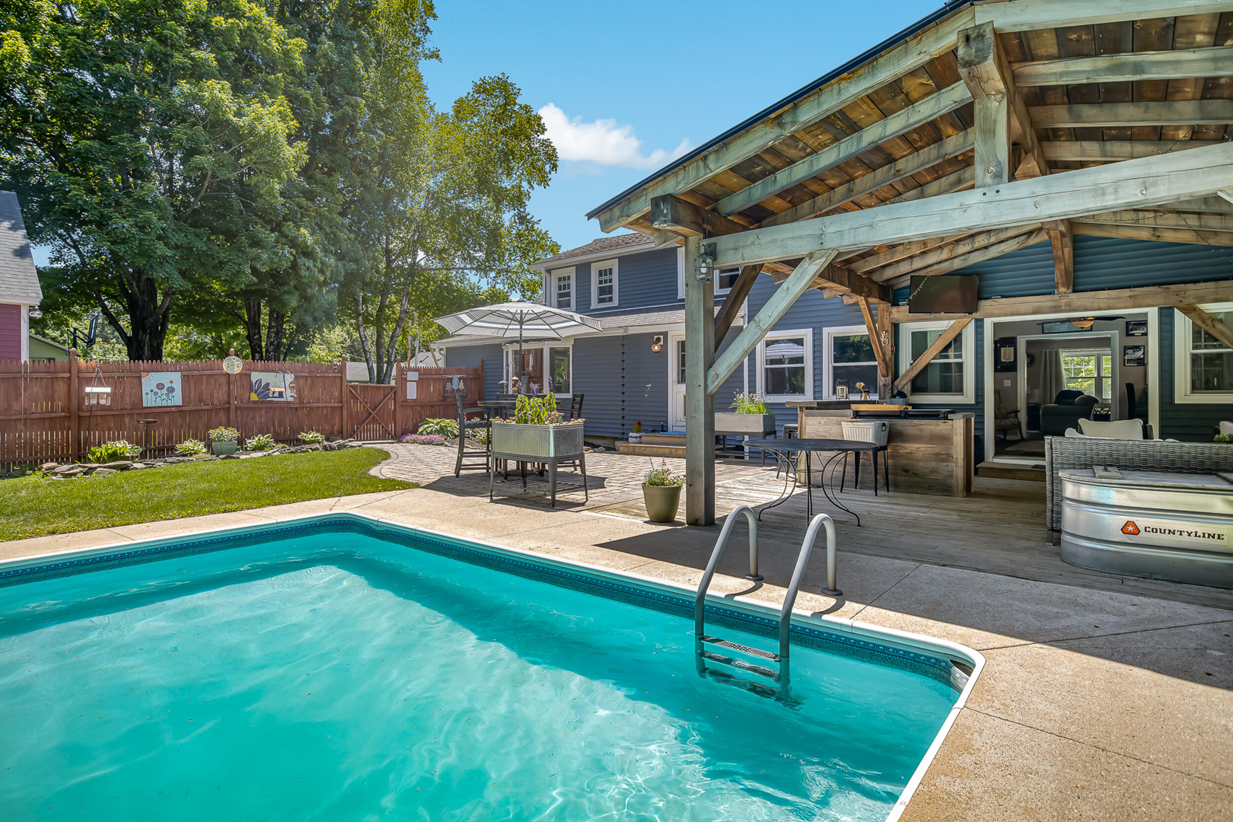 main property photo 31
