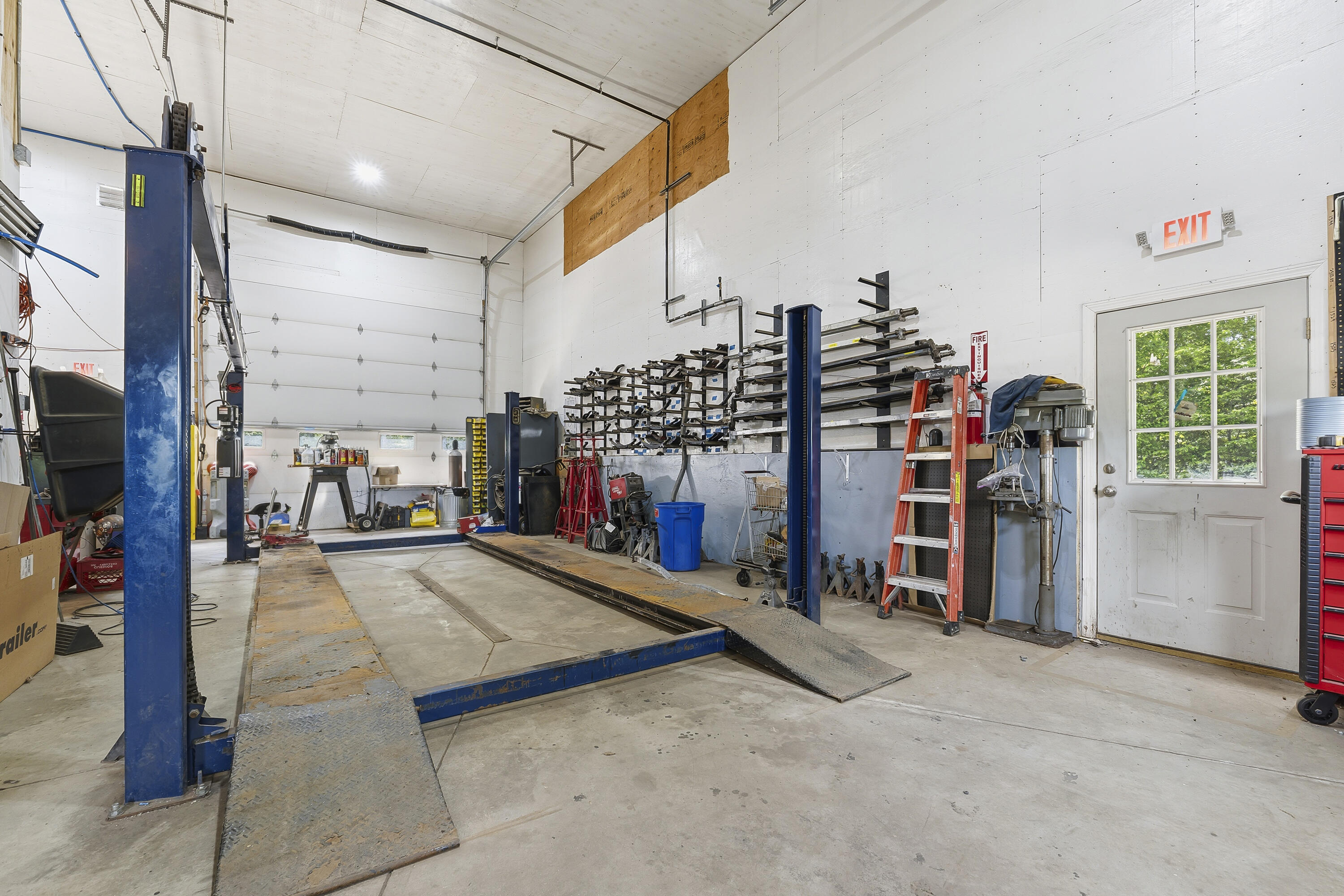 main property photo 45