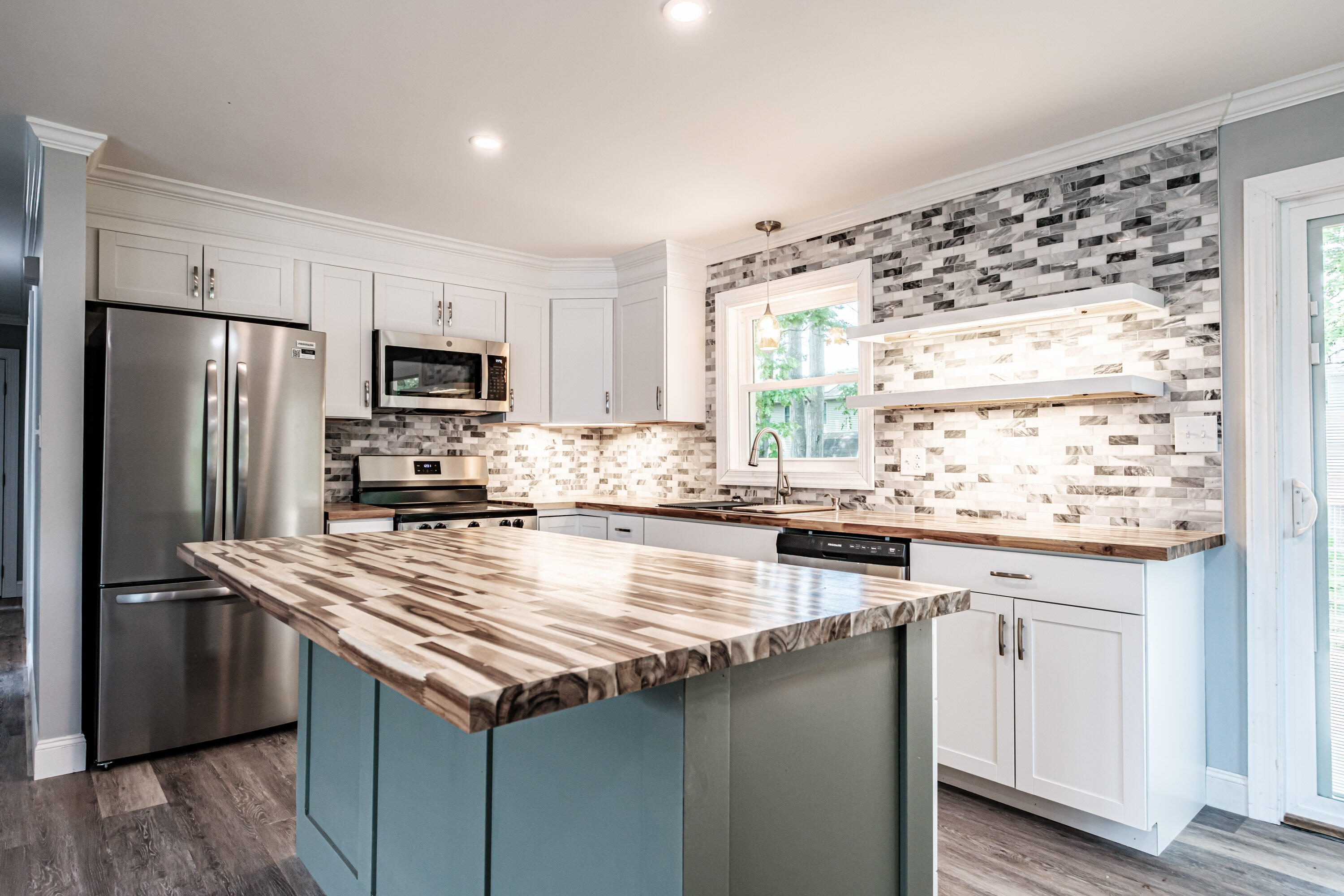 main property photo 29