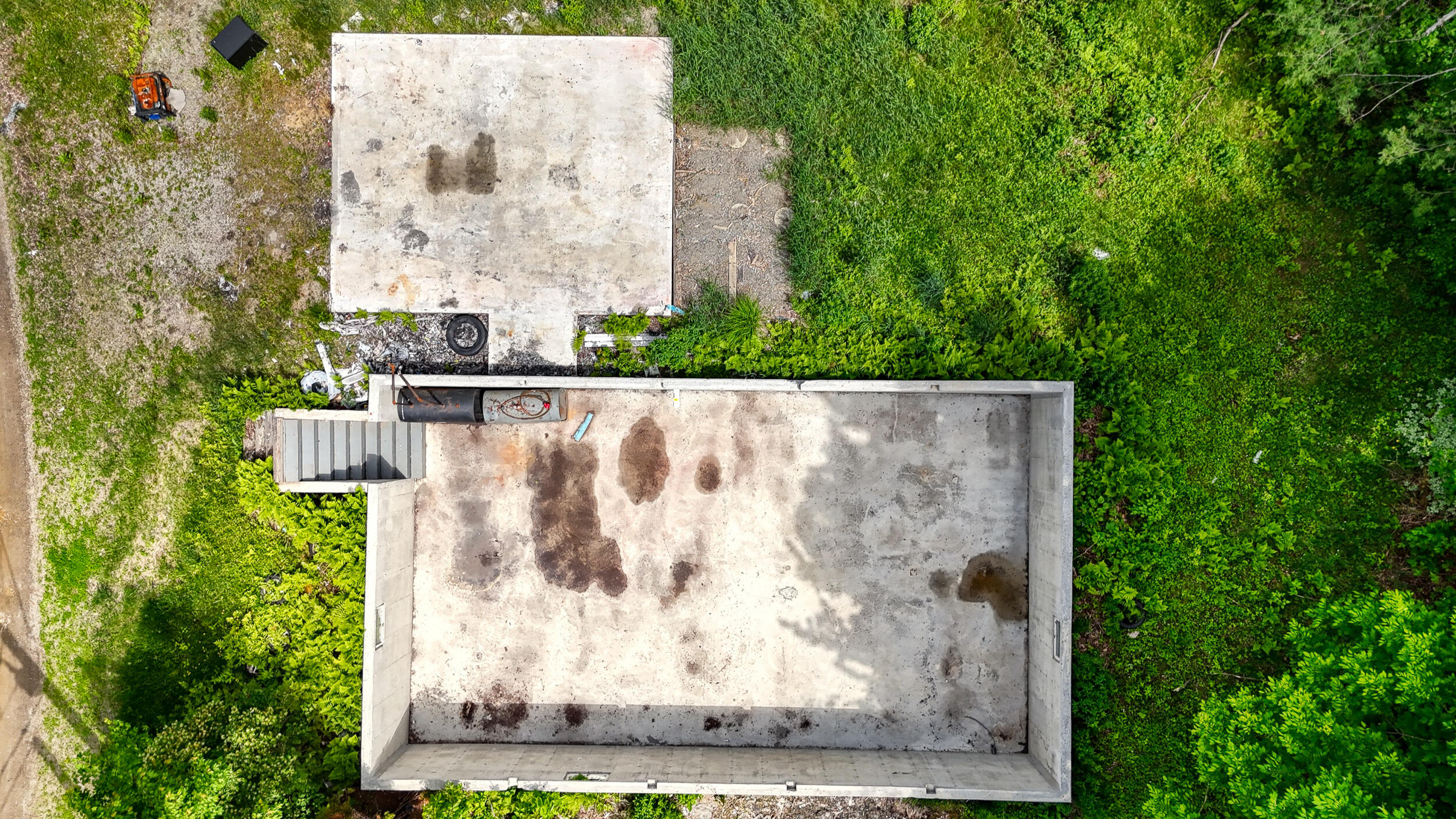 main property photo 37