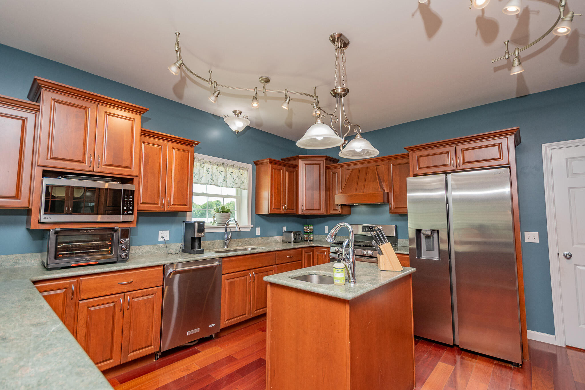 main property photo 78