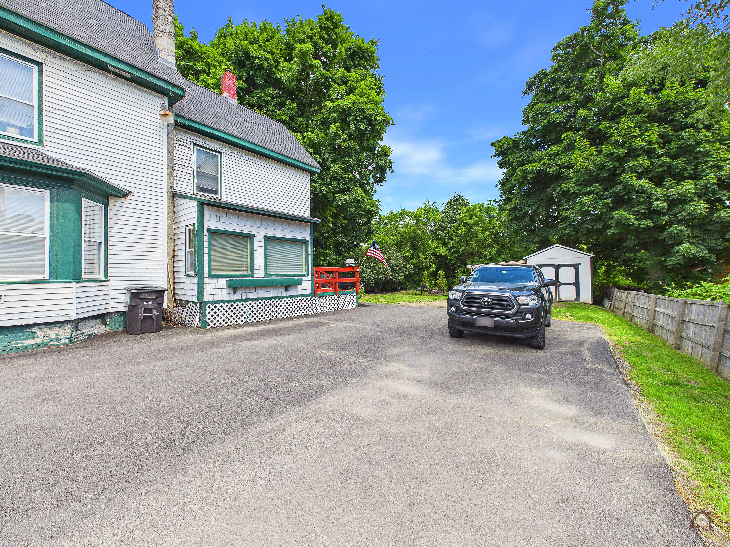 main property photo 30