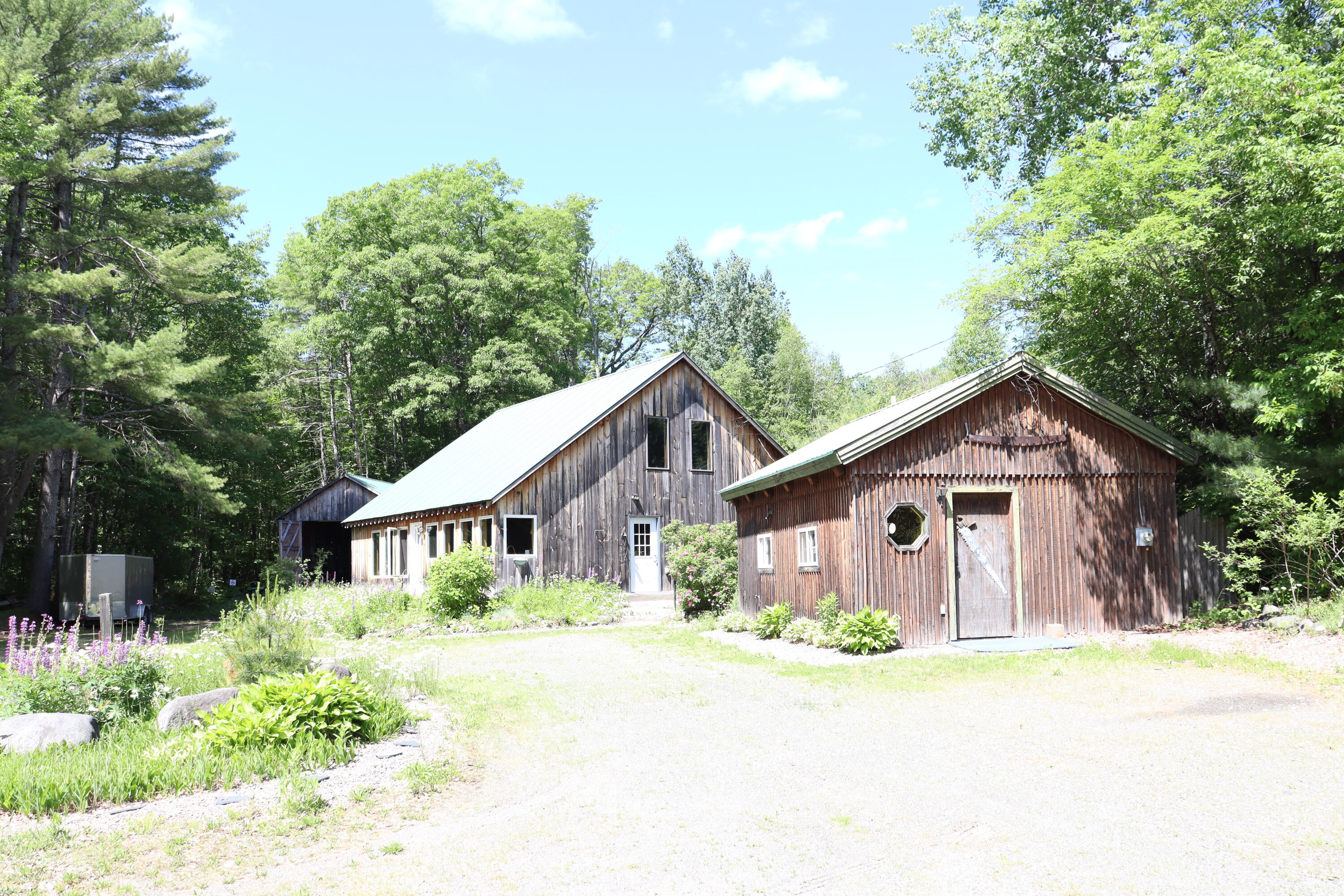 main property photo 40