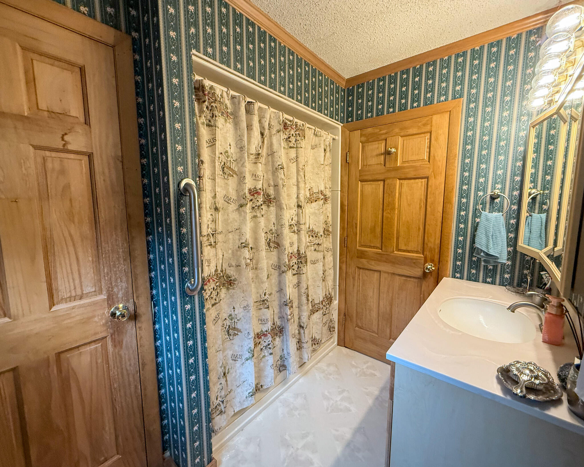 main property photo 36