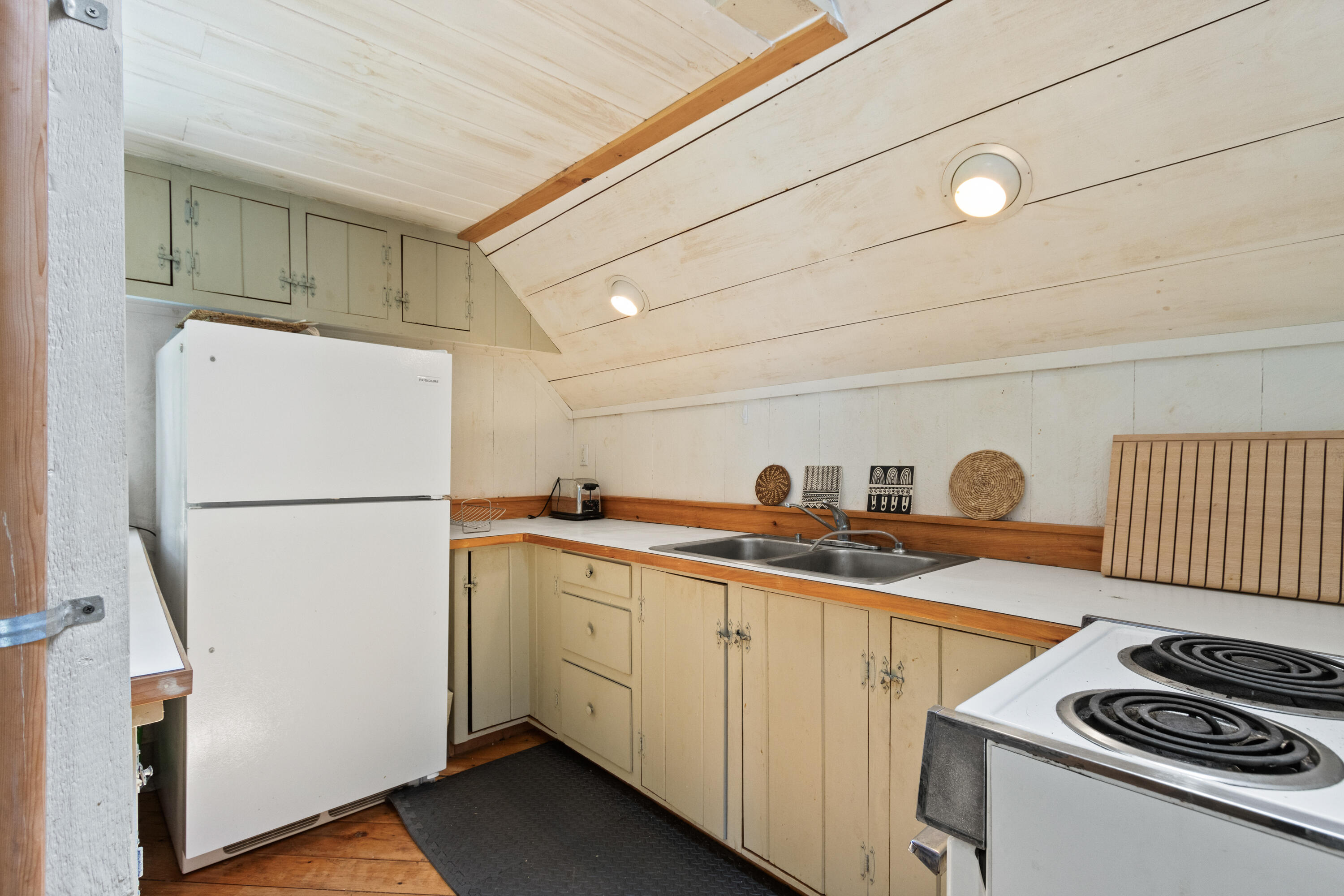 main property photo 74