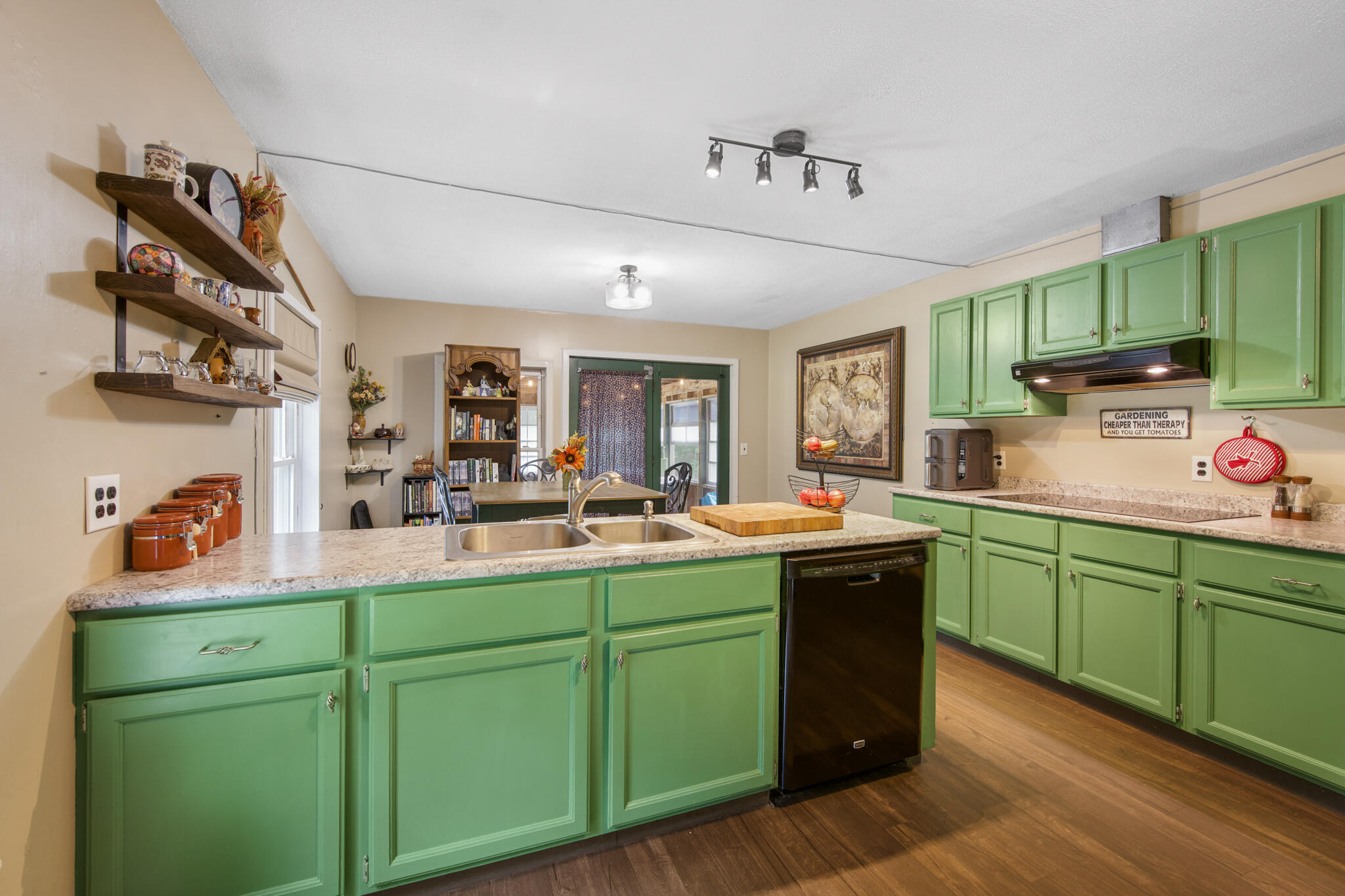 main property photo 13
