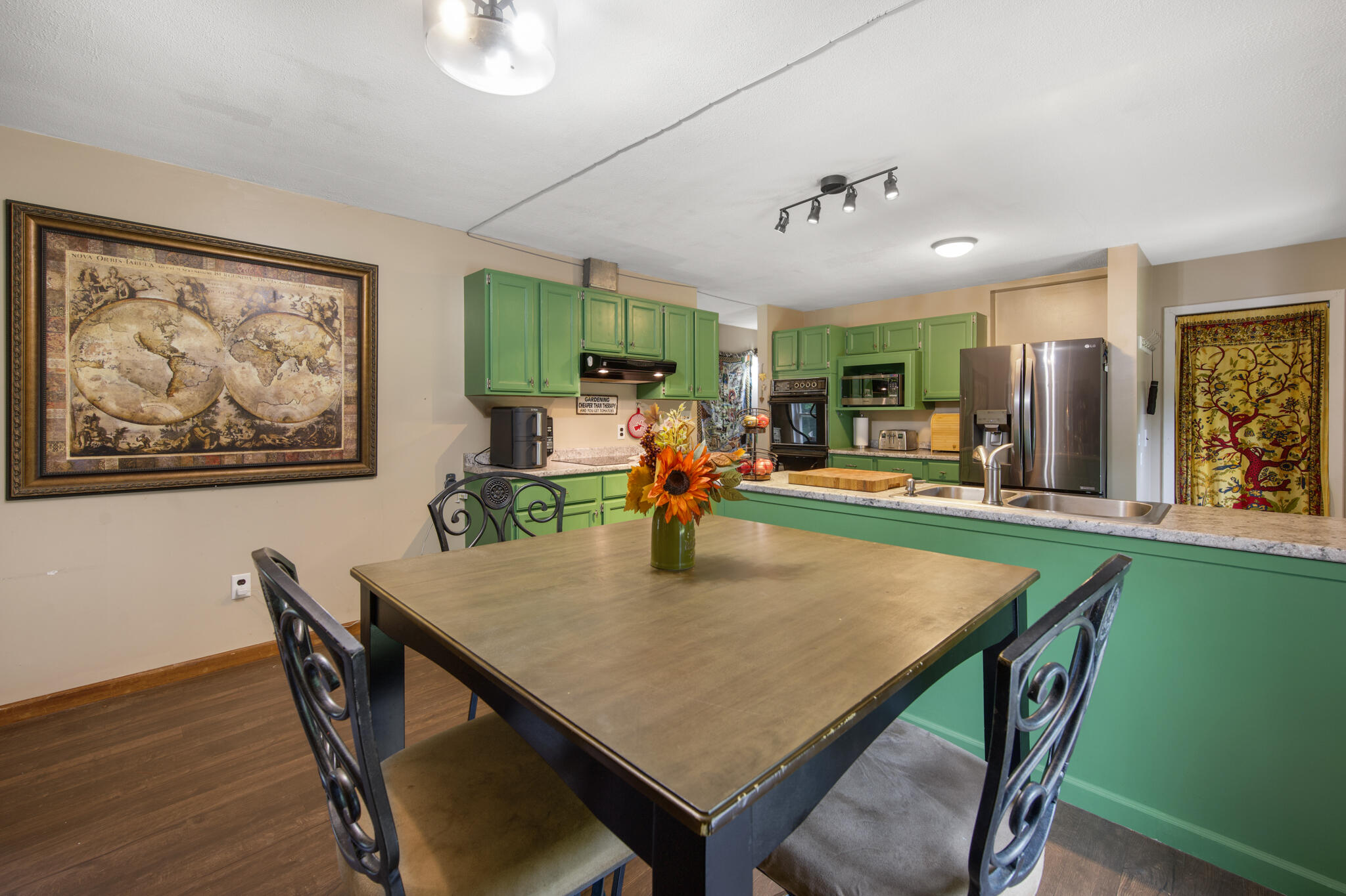 main property photo 18
