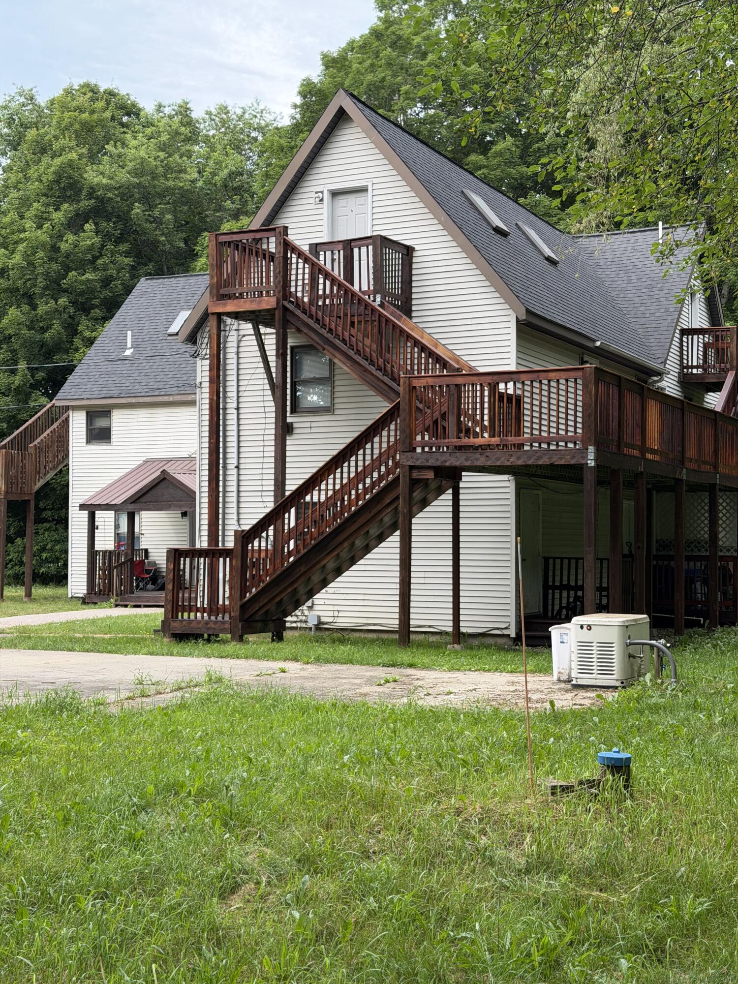 main property photo 13