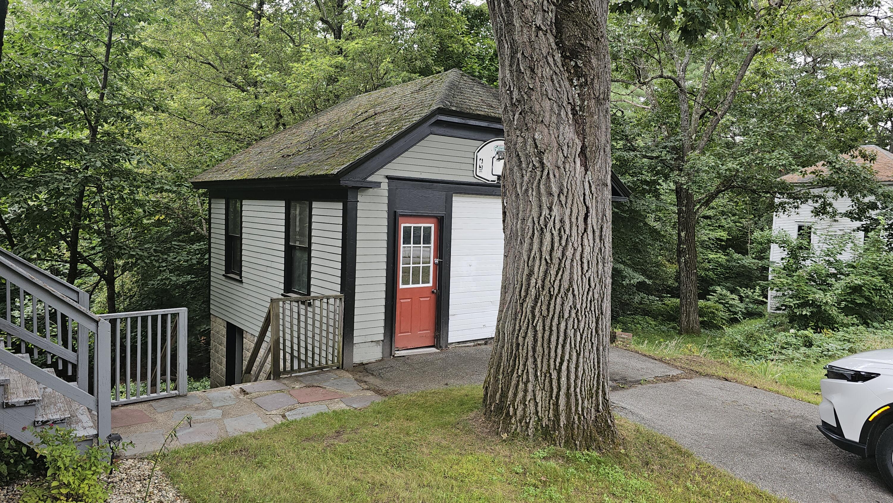 main property photo 37