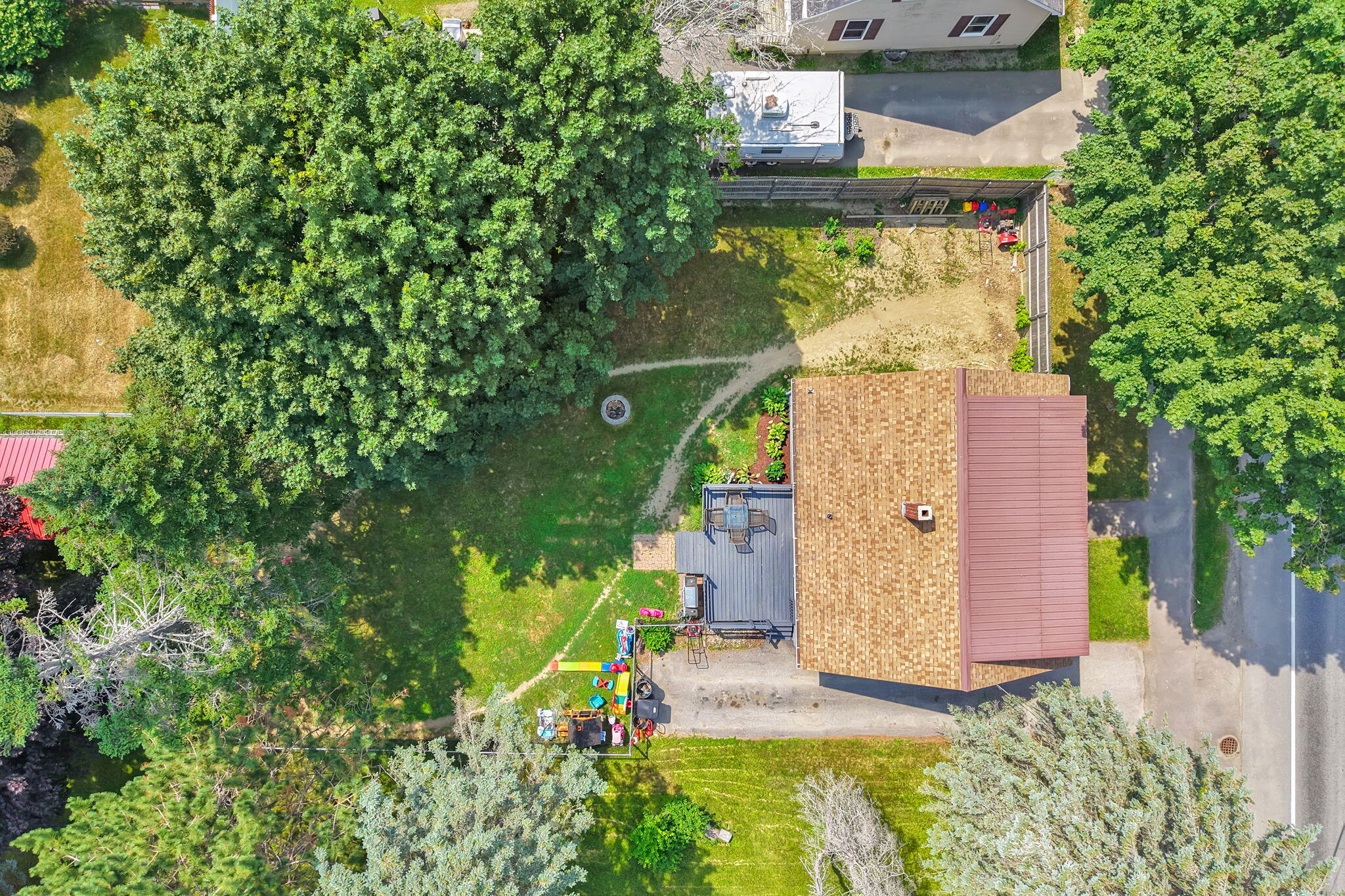 main property photo 50
